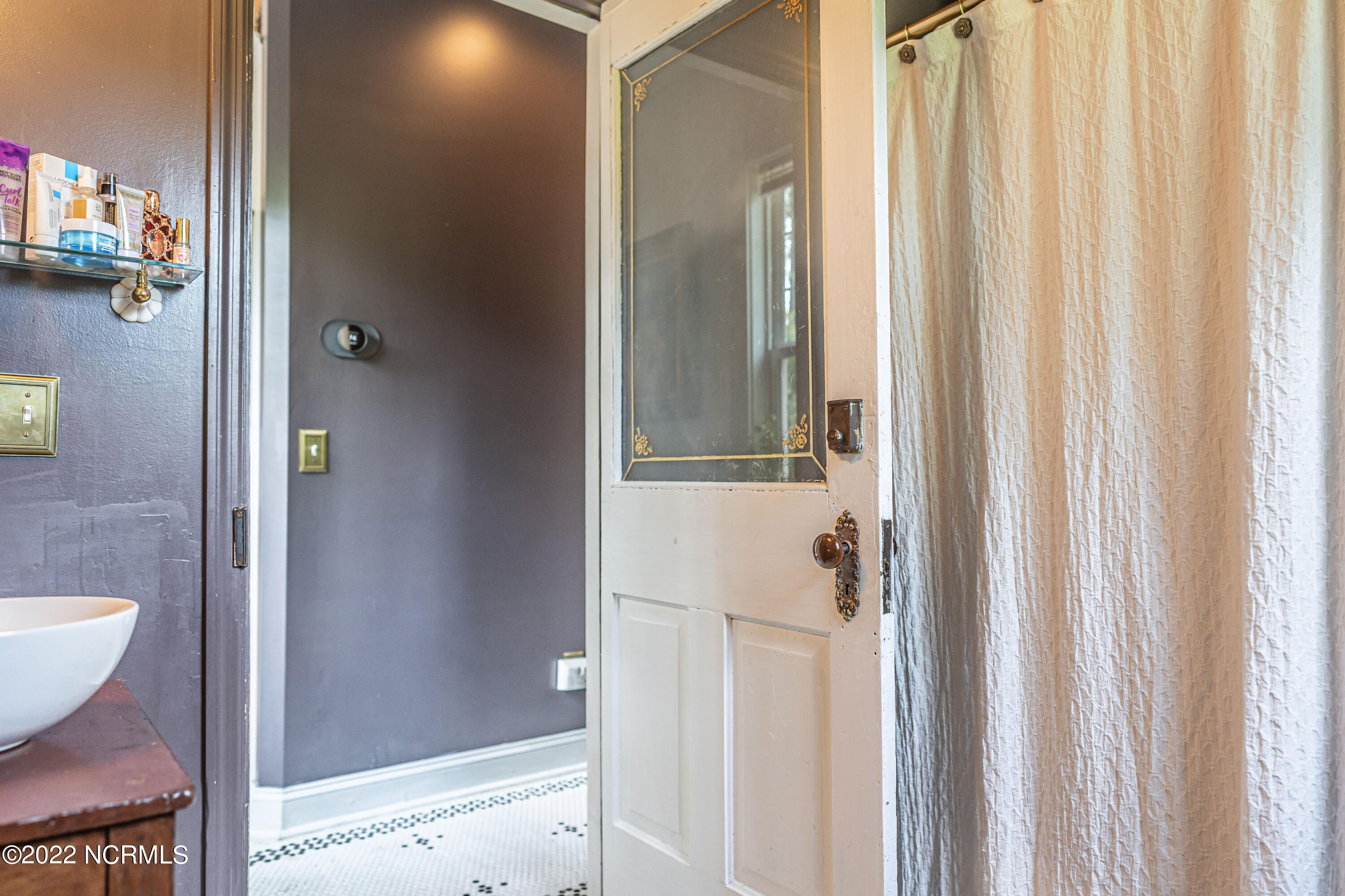 560 E New England Avenue