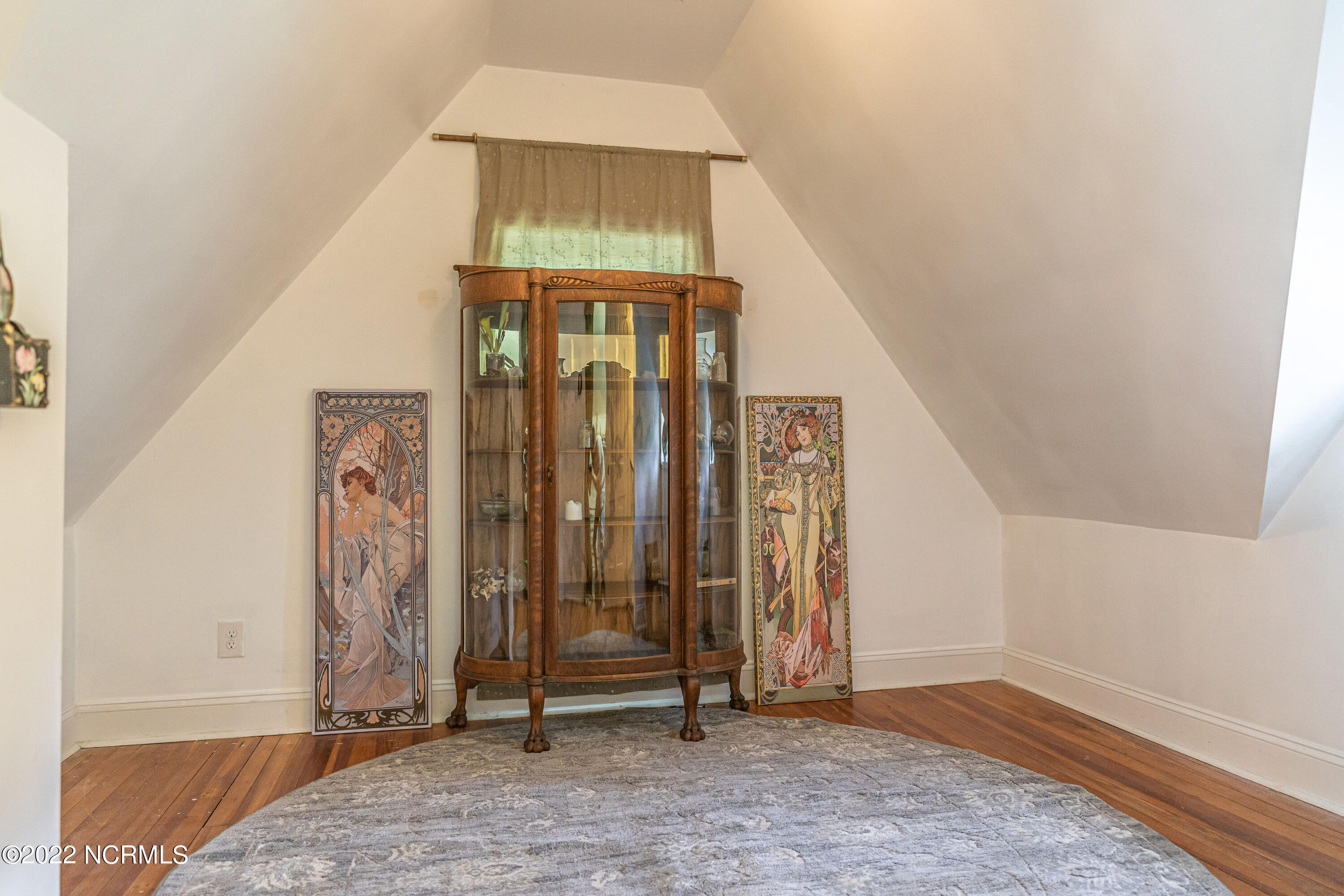 560 E New England Avenue