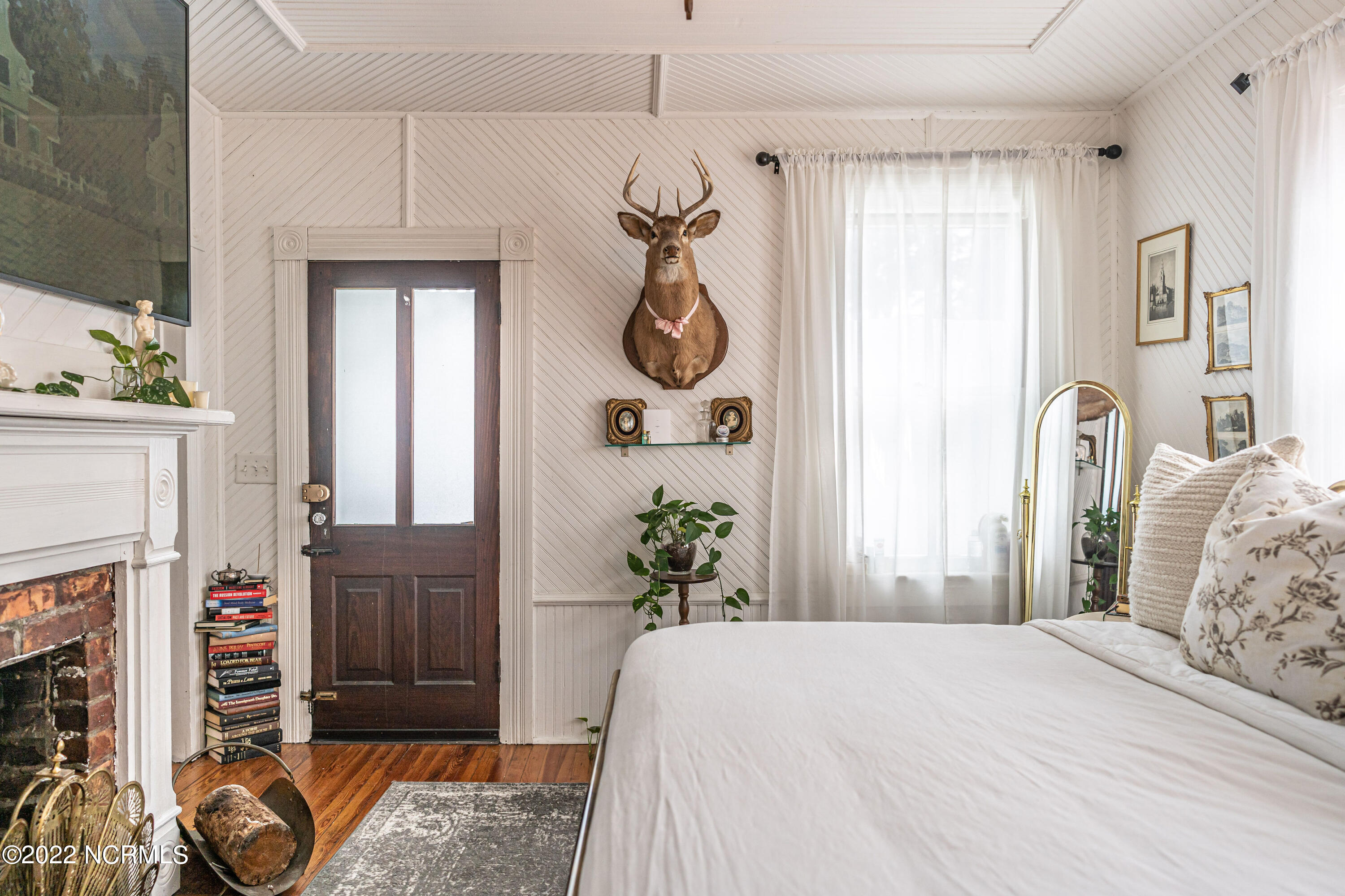 560 E New England Avenue