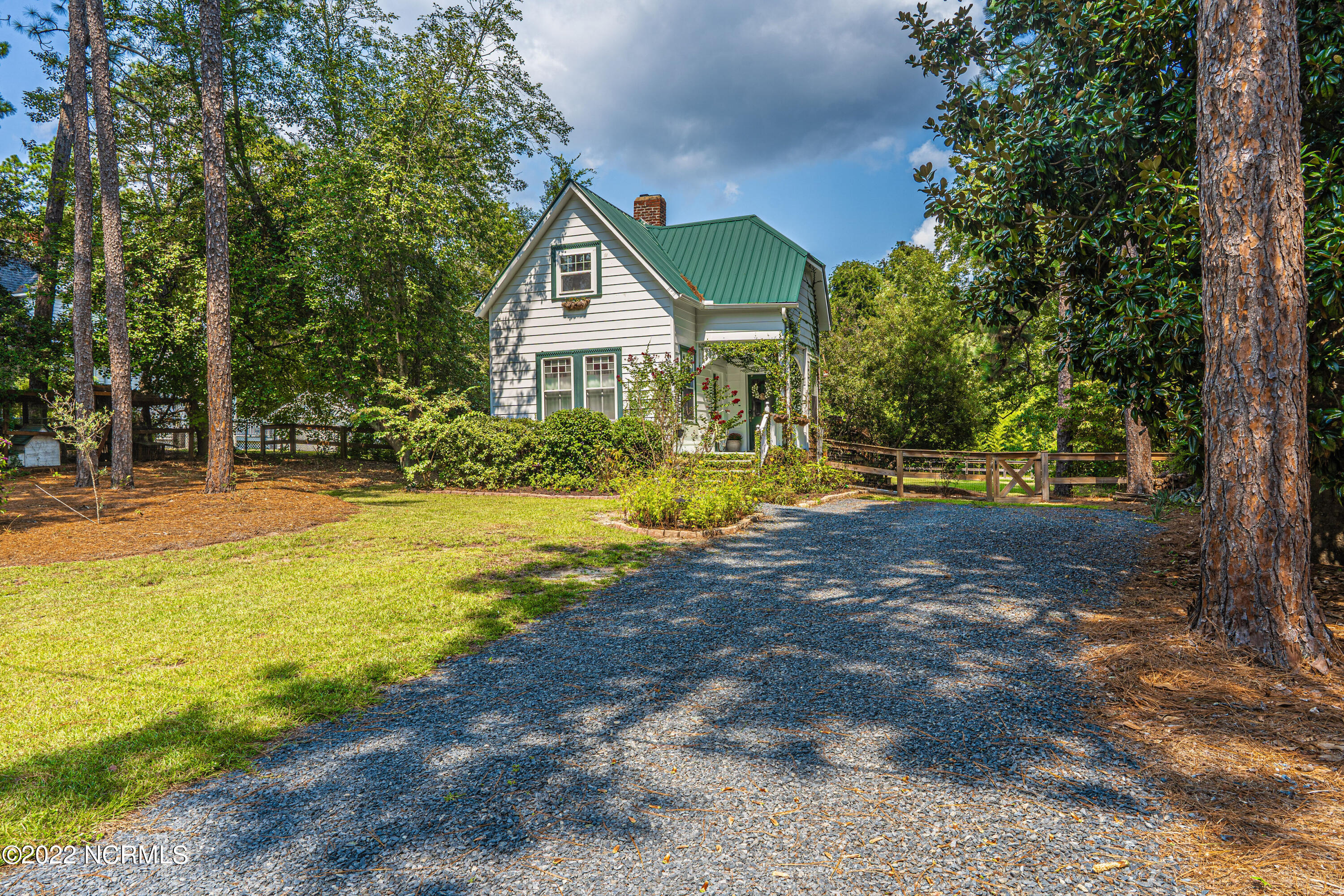 560 E New England Avenue