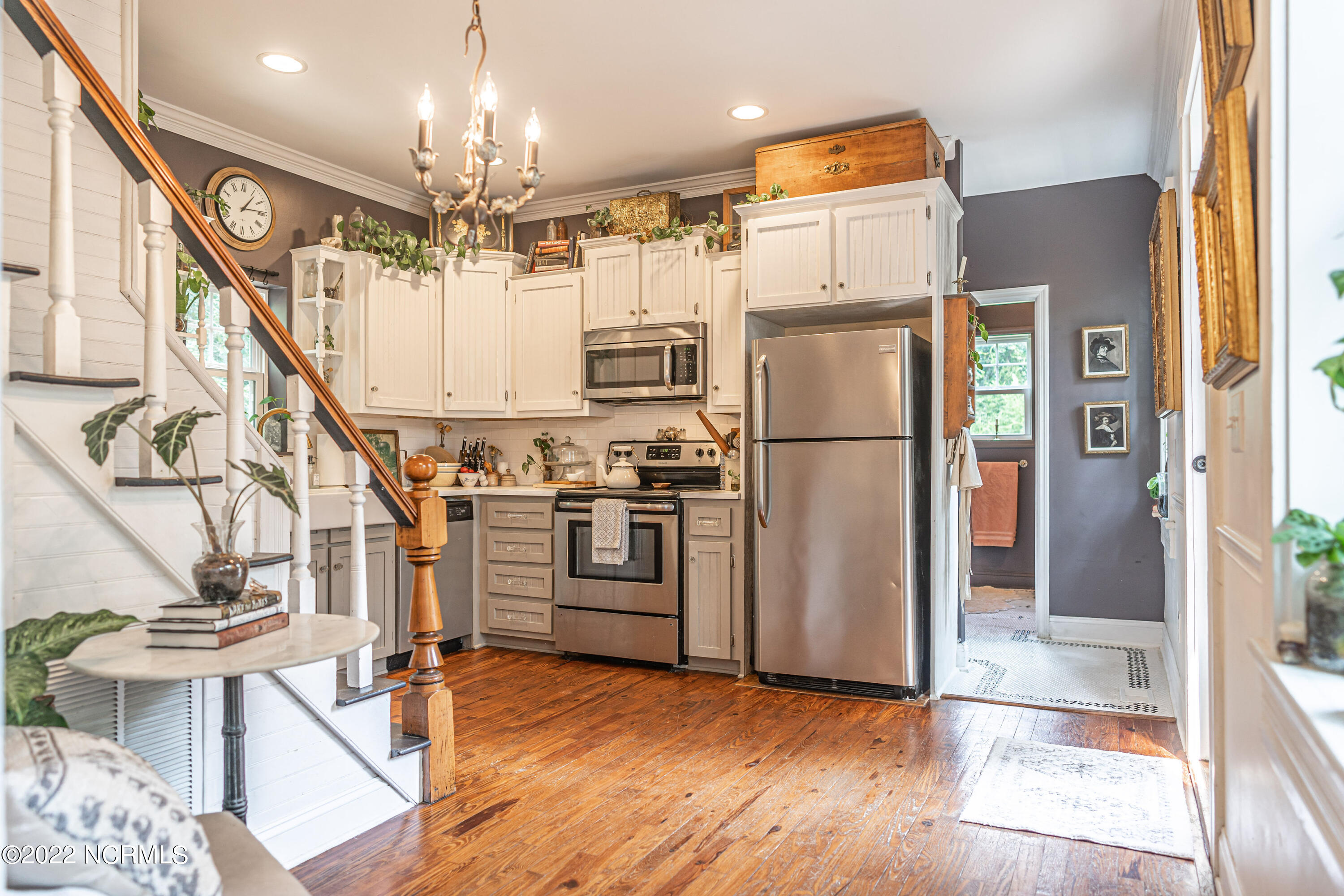 560 E New England Avenue