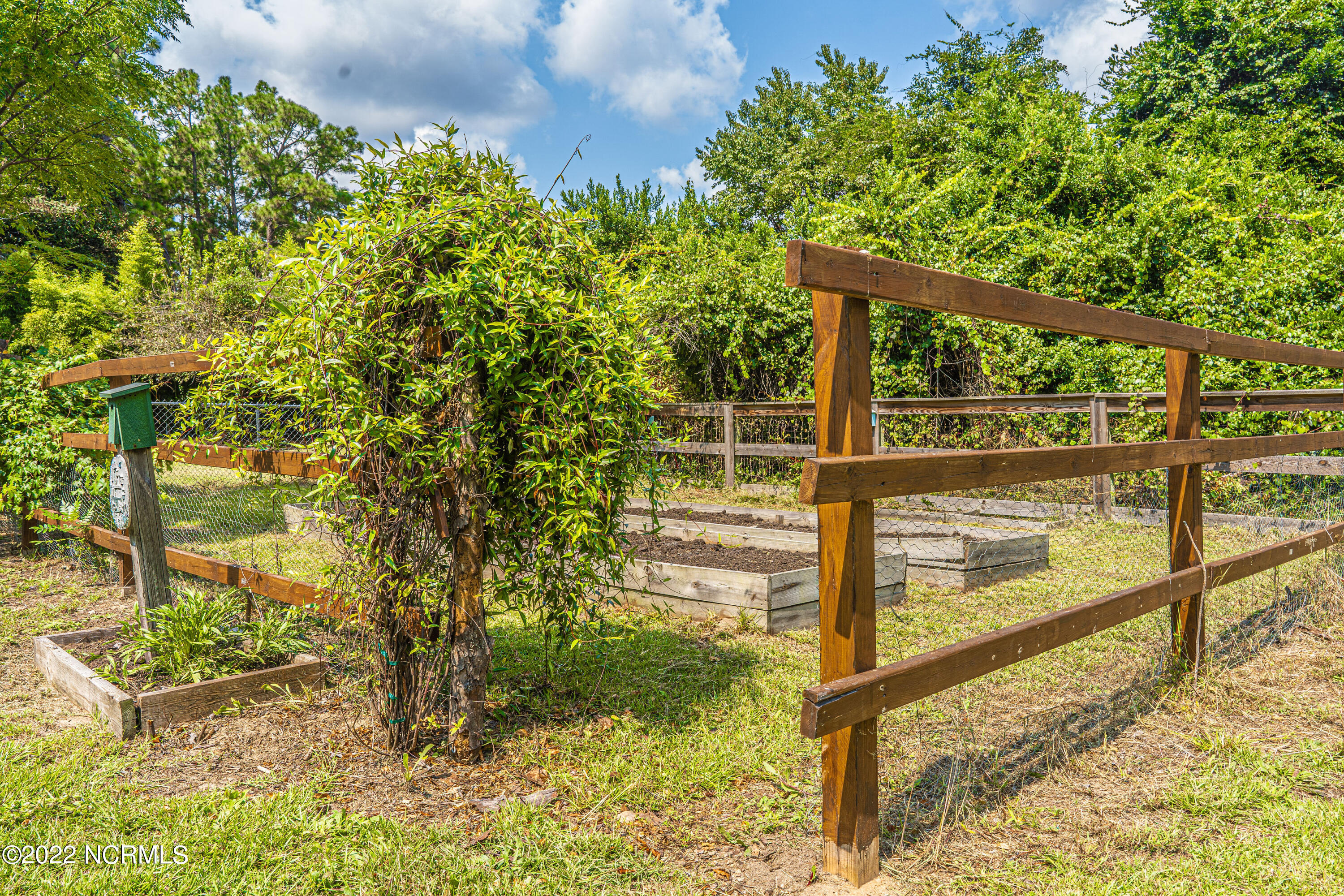 560 E New England Avenue