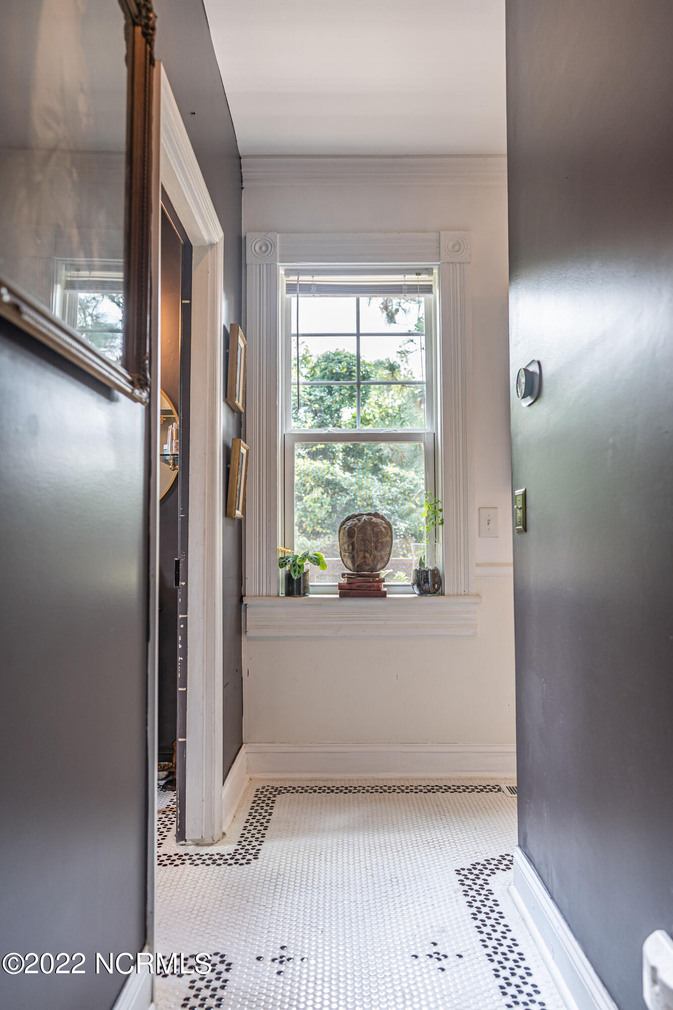 560 E New England Avenue