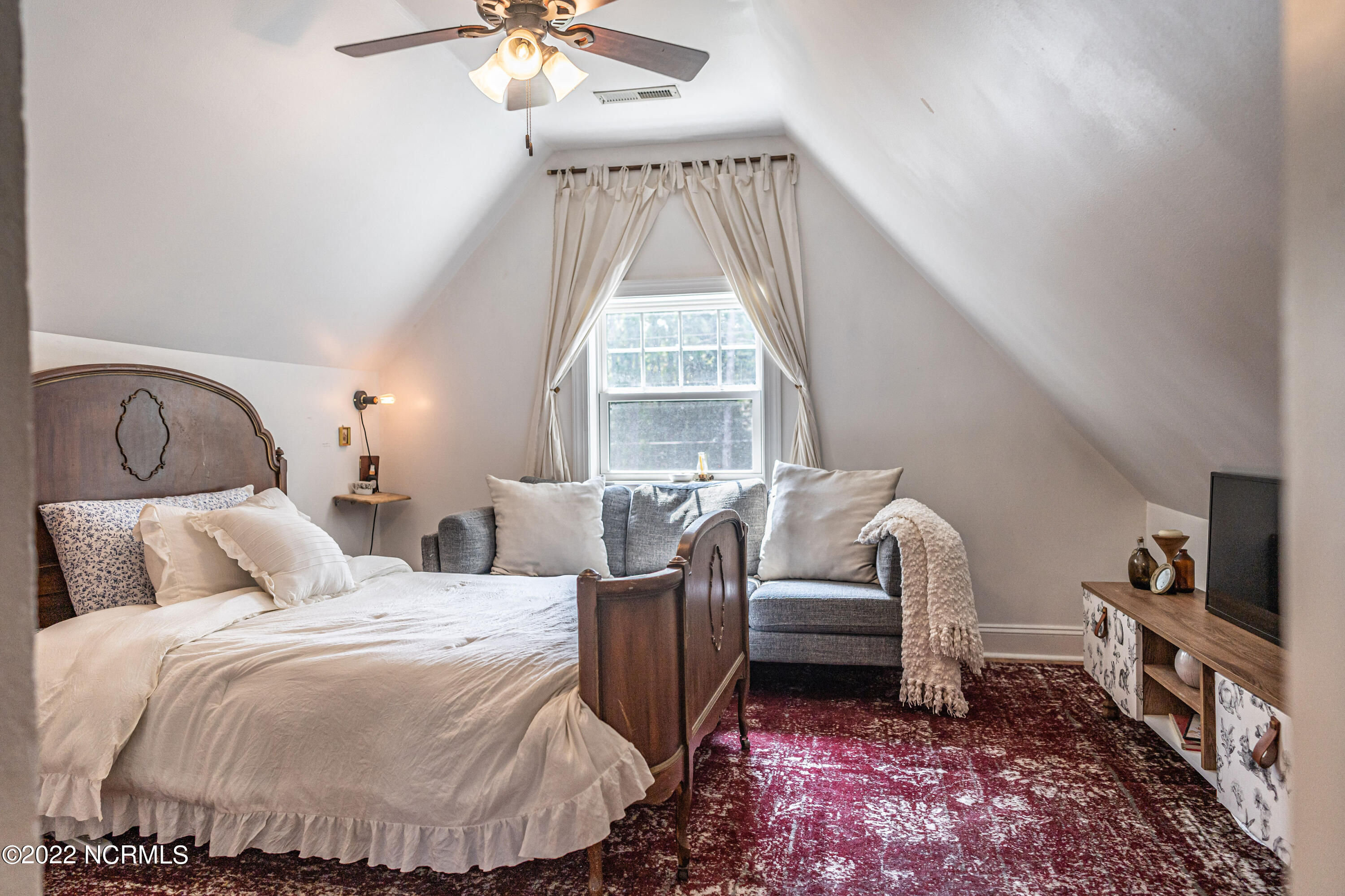 560 E New England Avenue