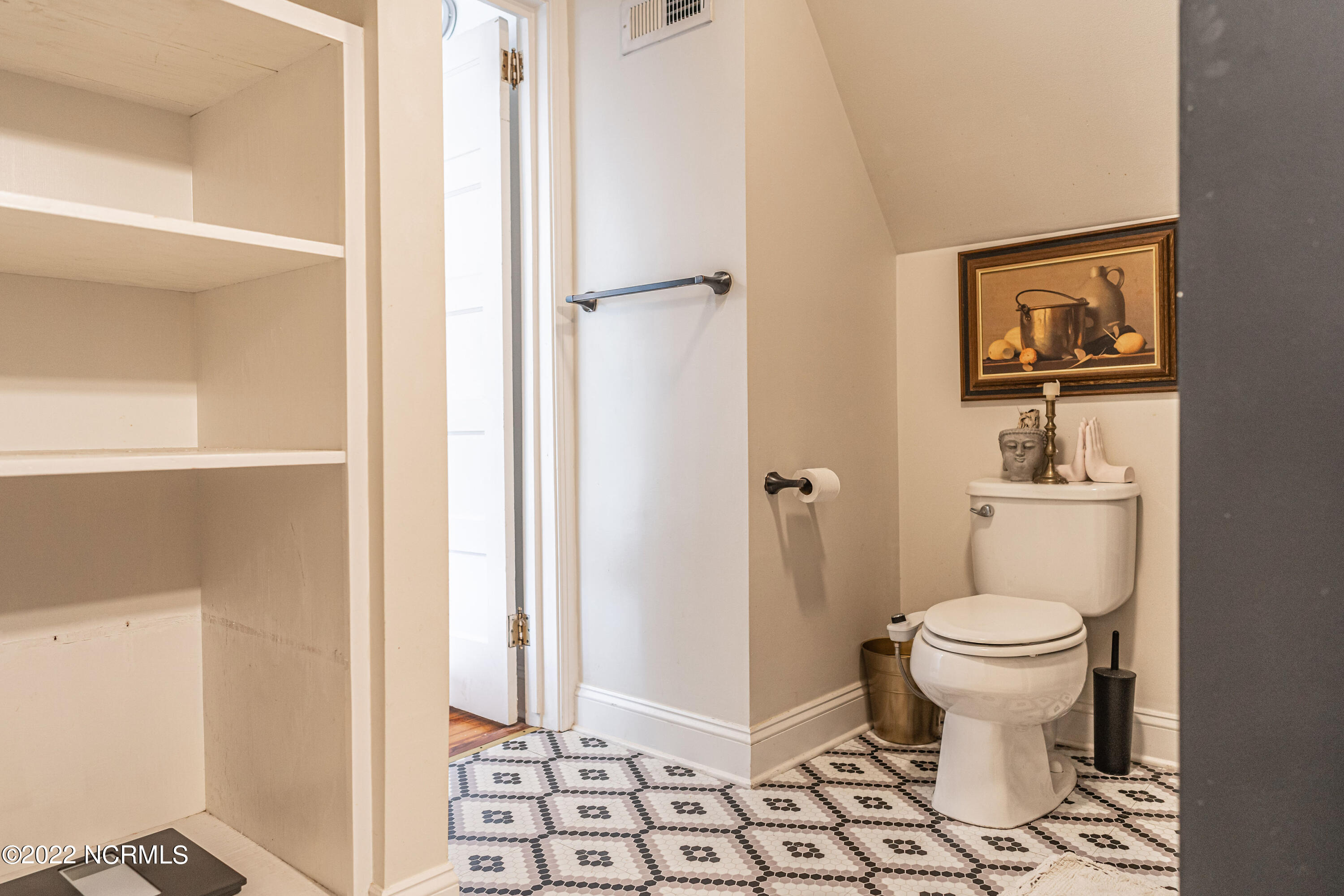 560 E New England Avenue