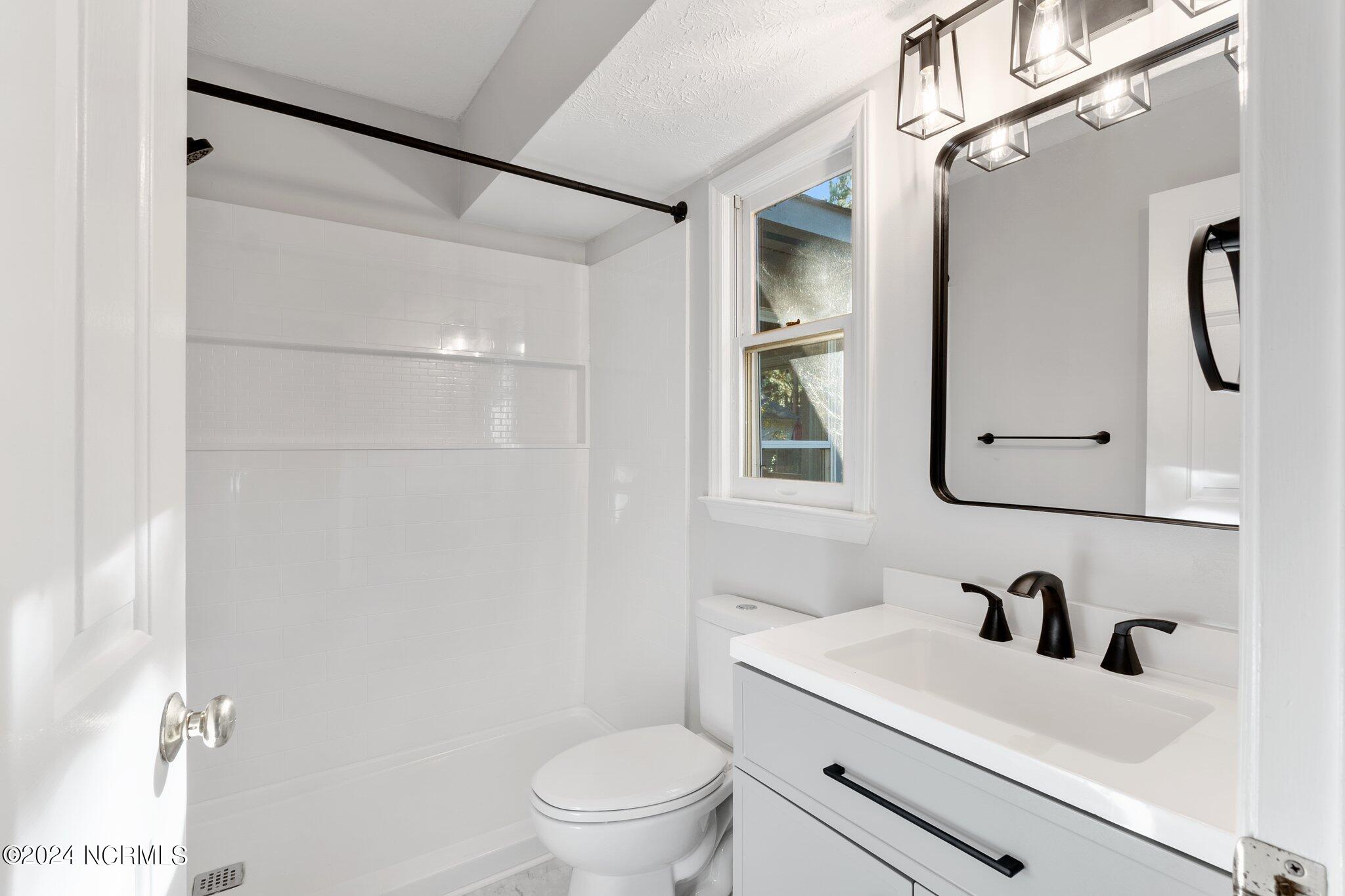 1450 Longleaf Drive E