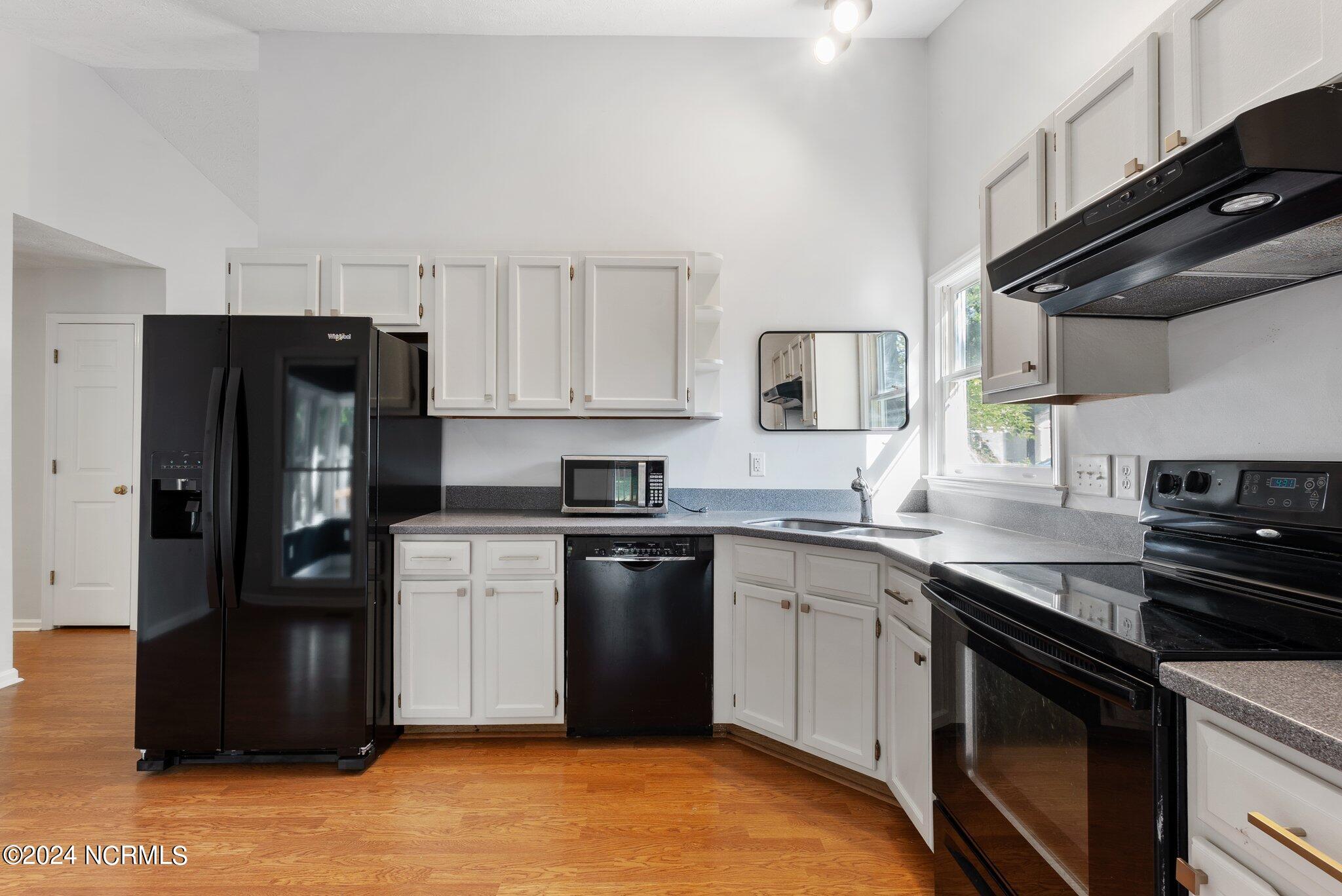 1450 Longleaf Drive E