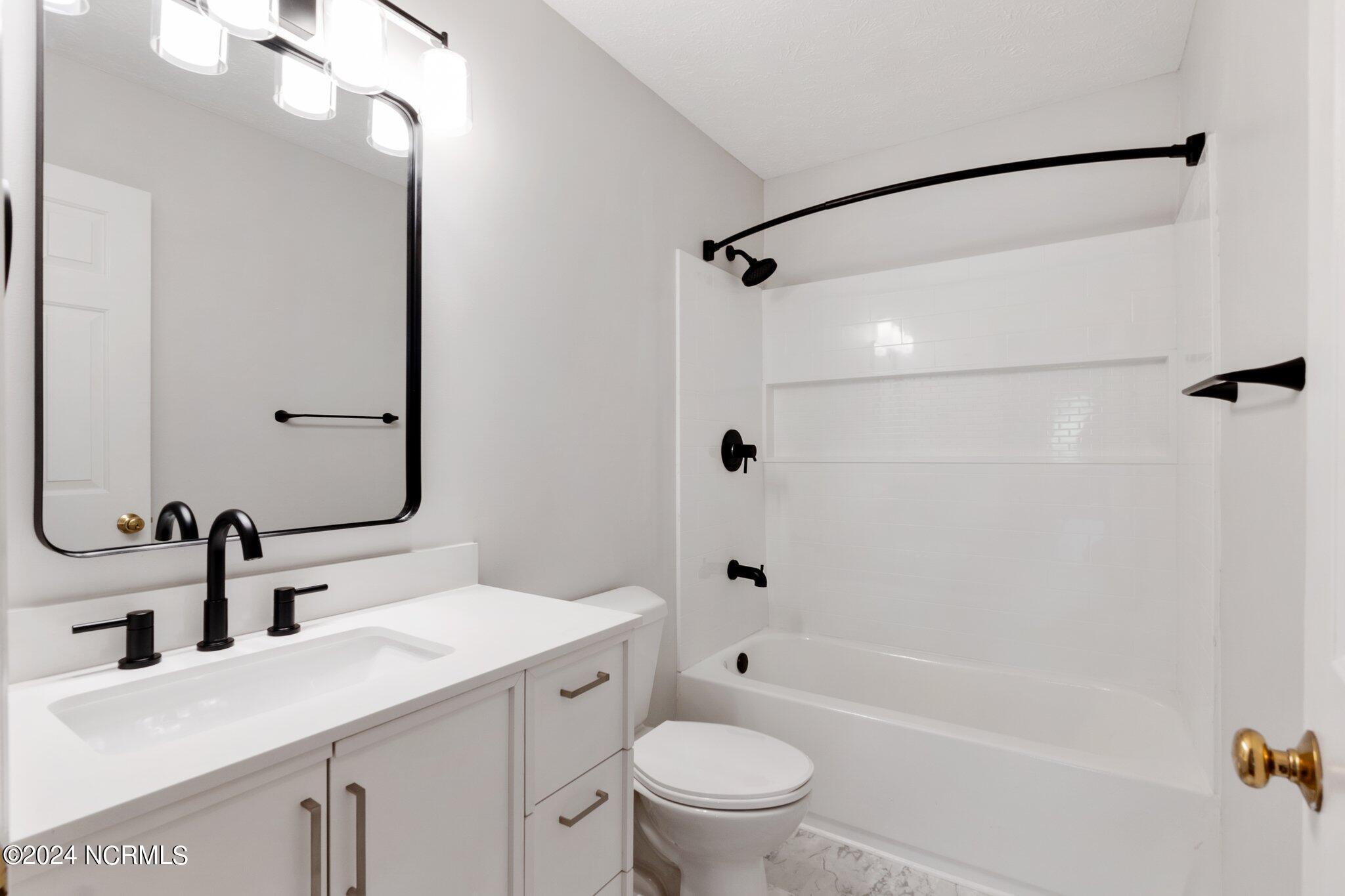 1450 Longleaf Drive E