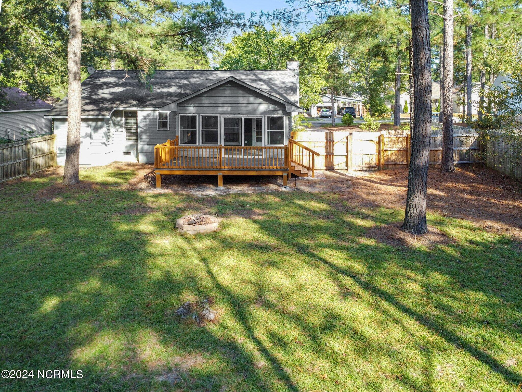 1450 Longleaf Drive E