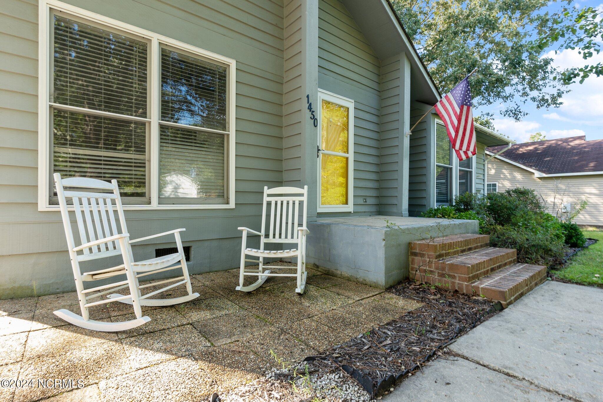 1450 Longleaf Drive E