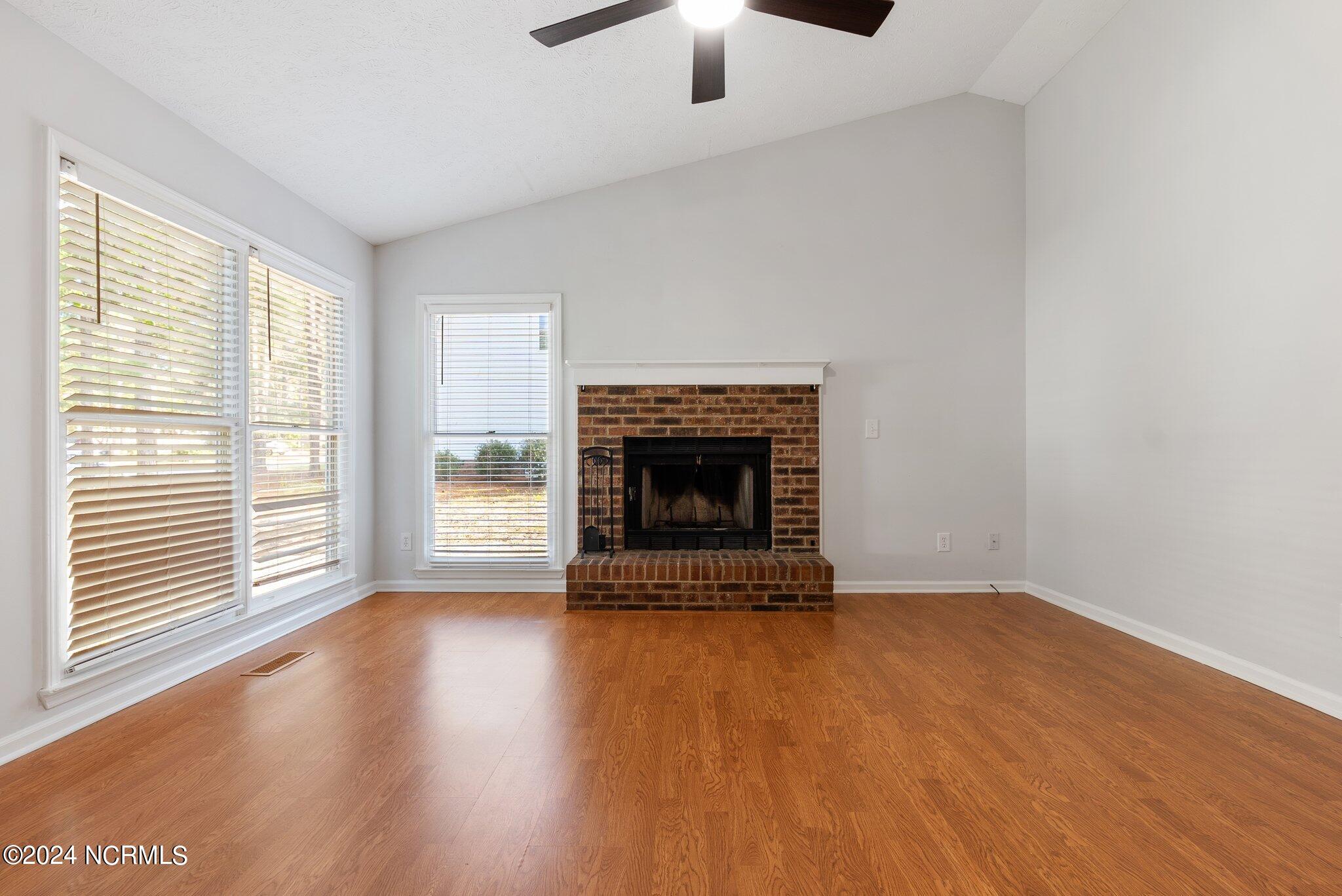 1450 Longleaf Drive E