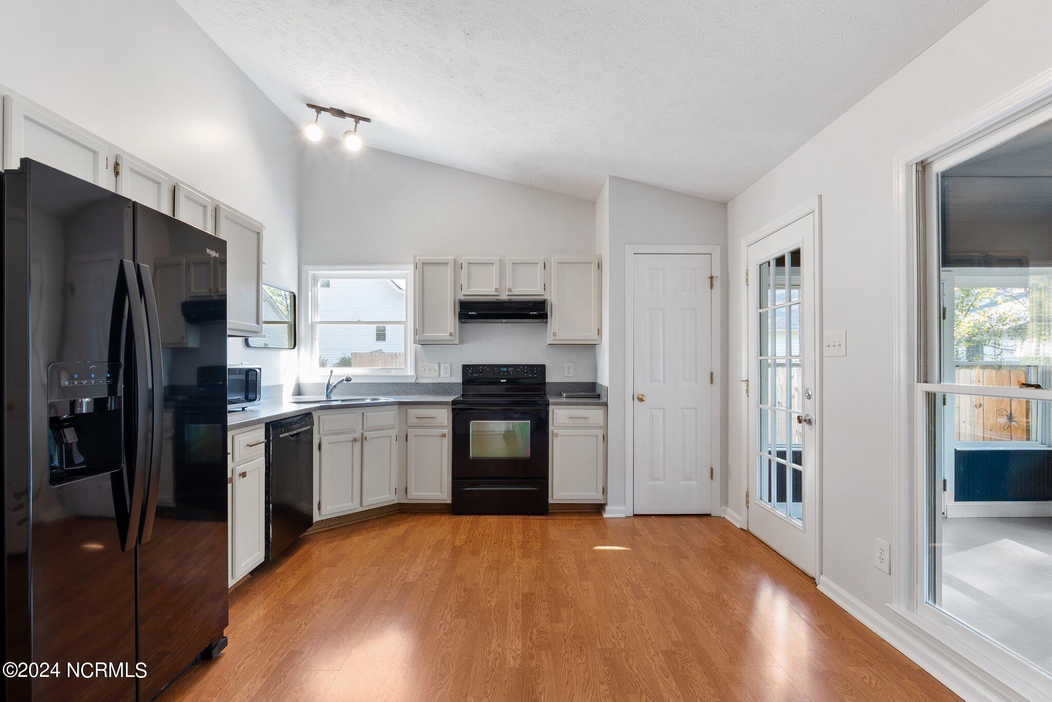 1450 Longleaf Drive E