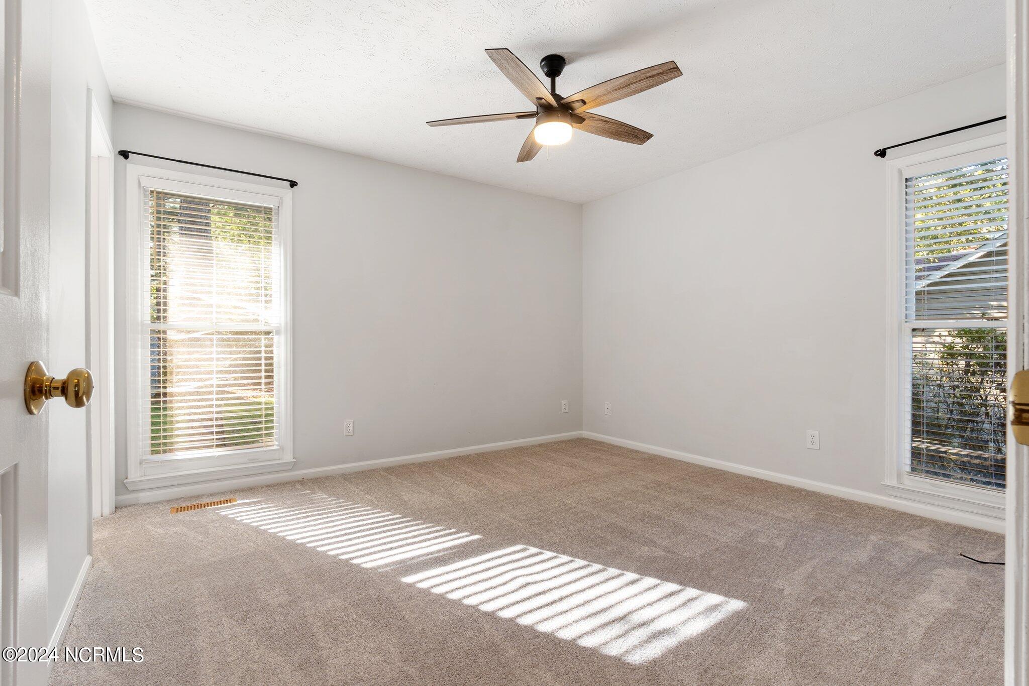 1450 Longleaf Drive E