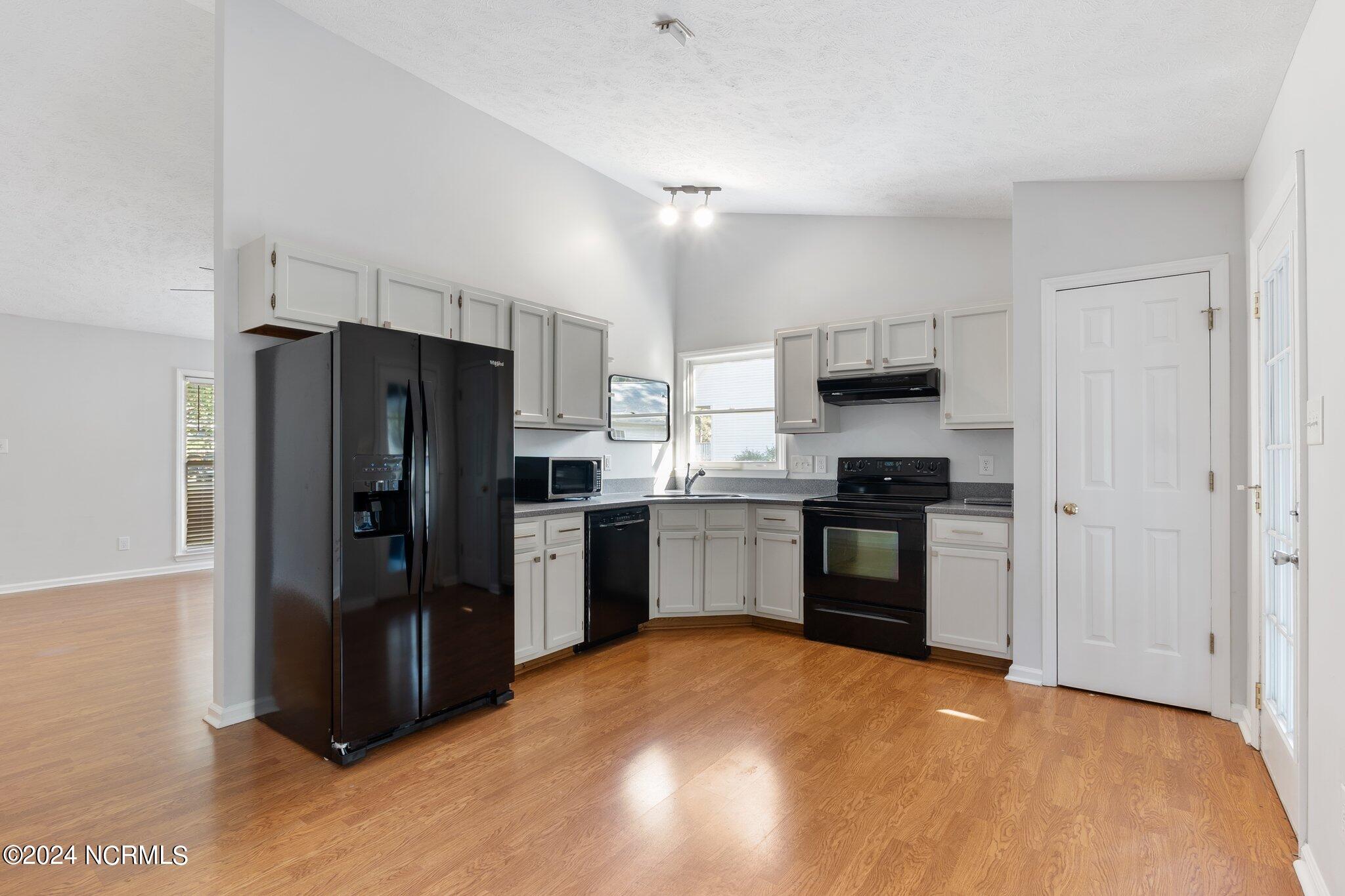 1450 Longleaf Drive E