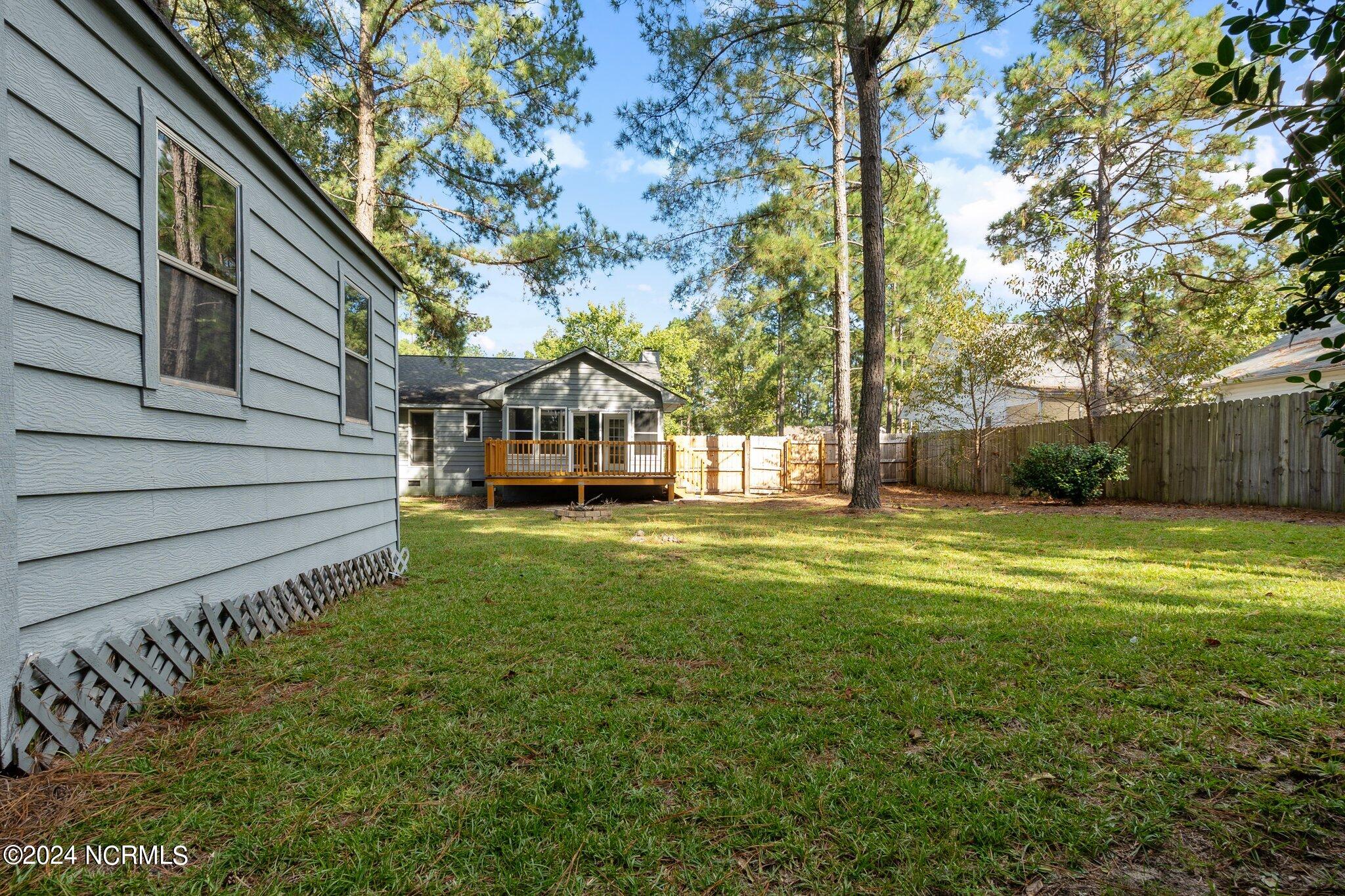 1450 Longleaf Drive E