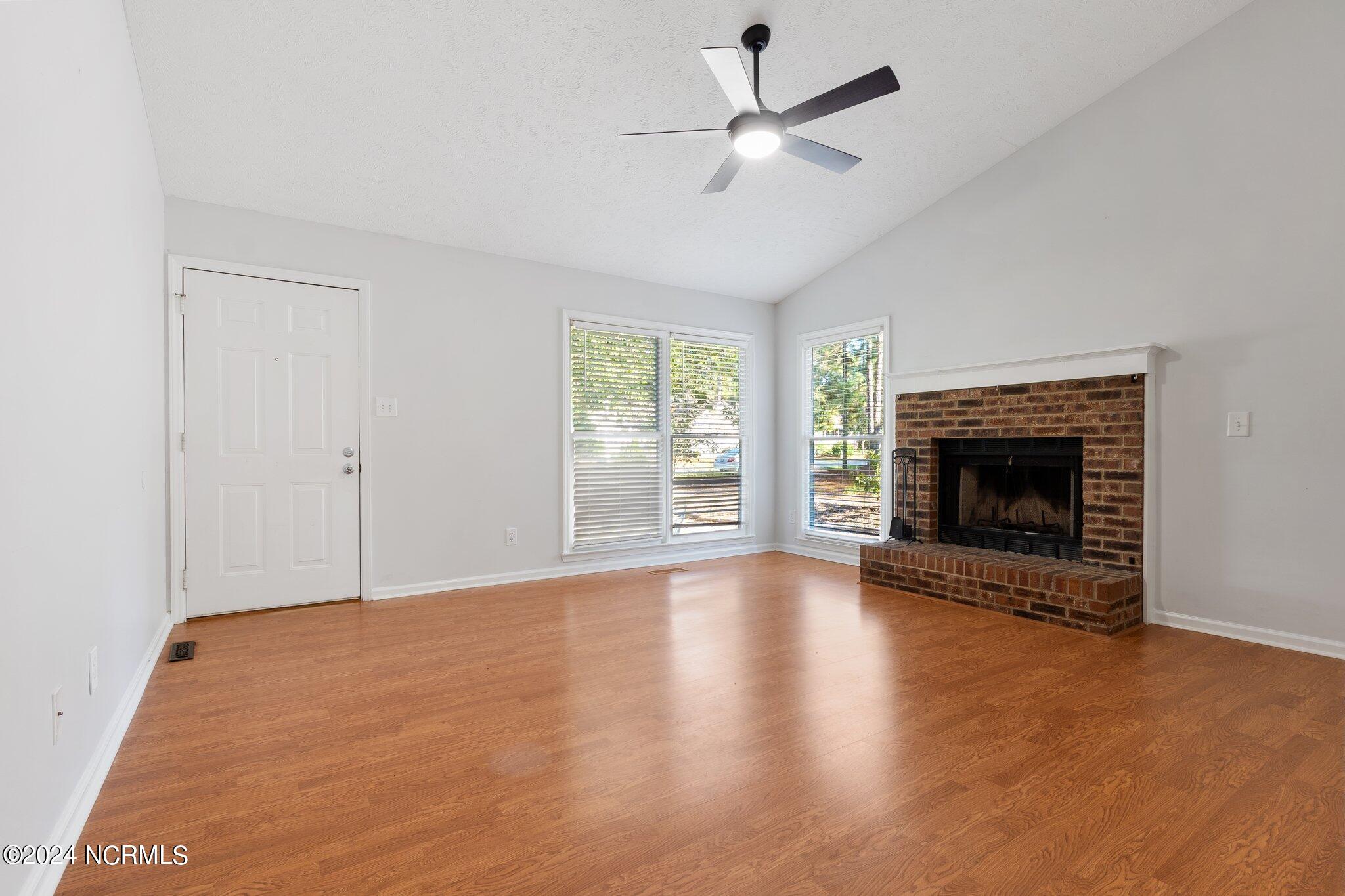 1450 Longleaf Drive E