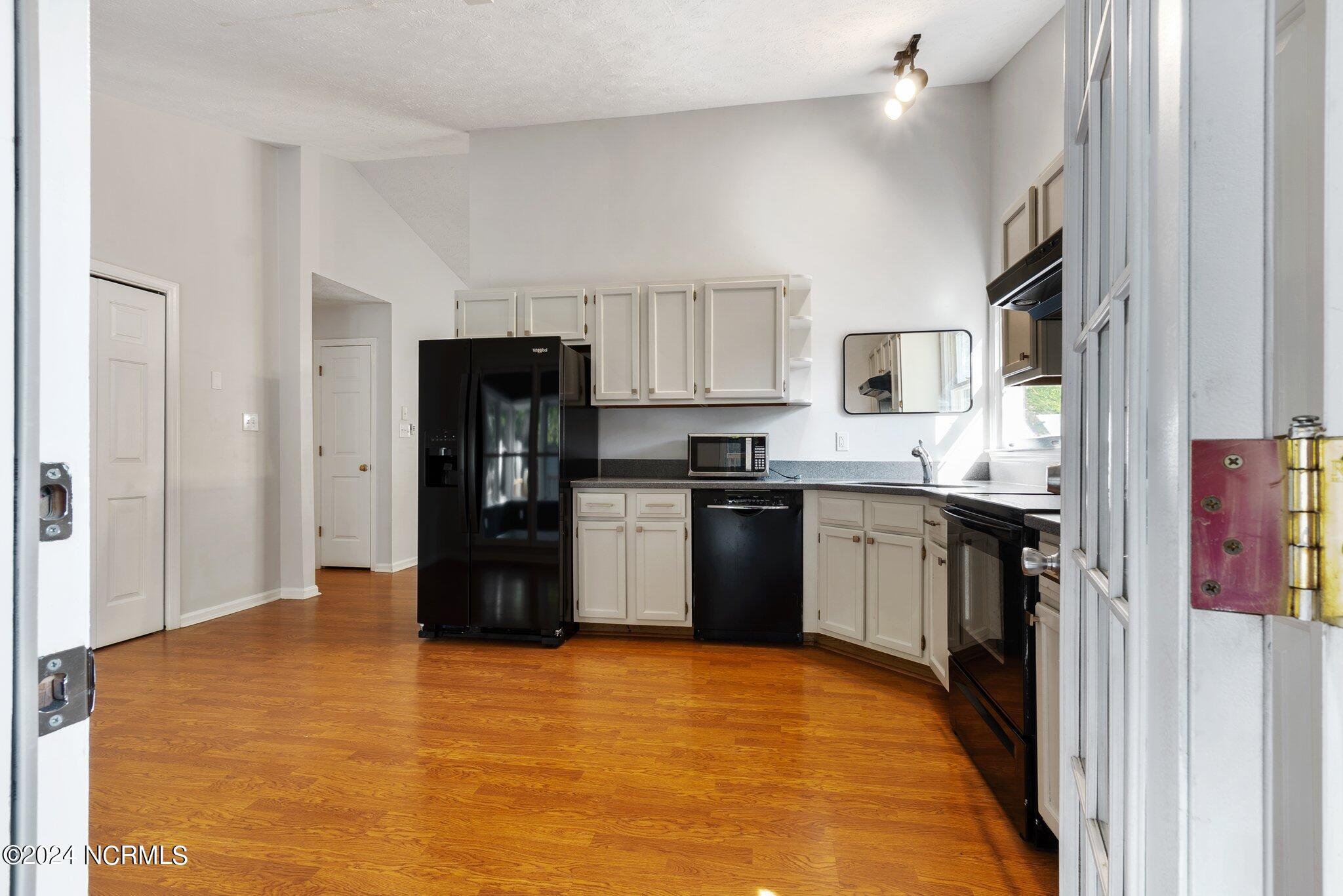 1450 Longleaf Drive E