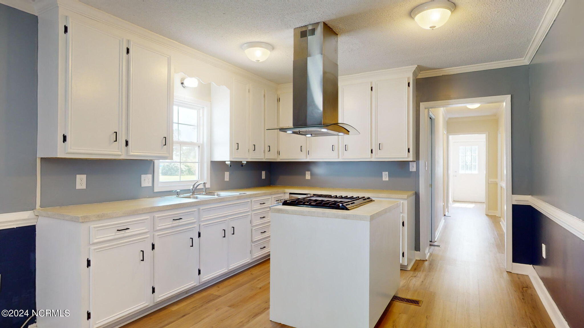 1057 Woodsend Lane