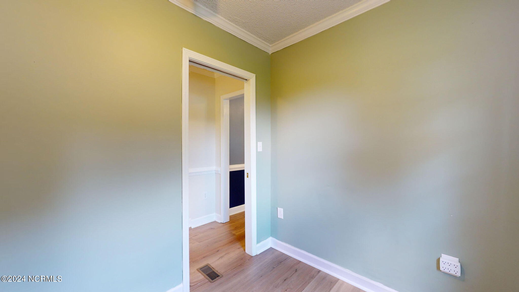 1057 Woodsend Lane