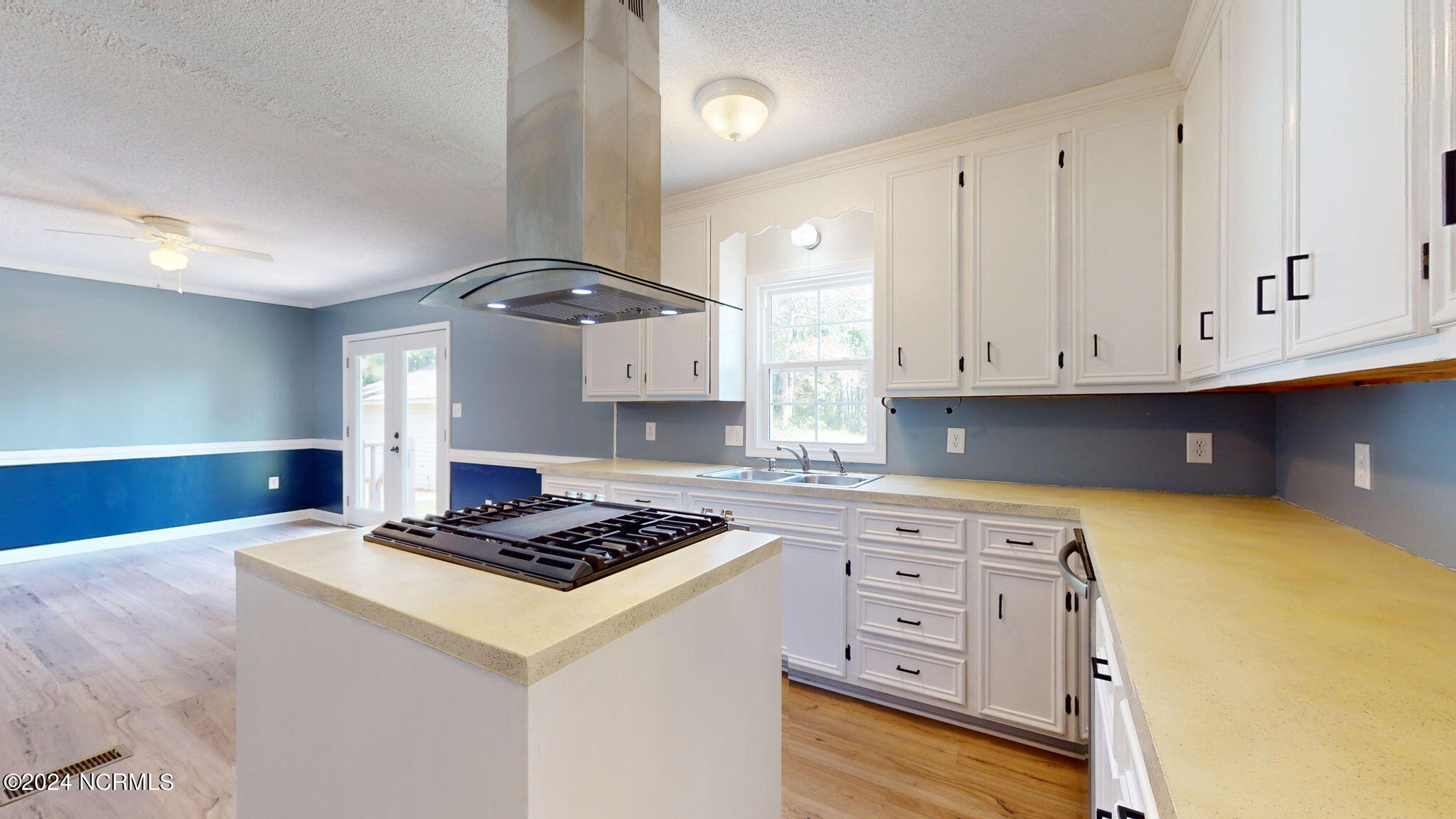1057 Woodsend Lane