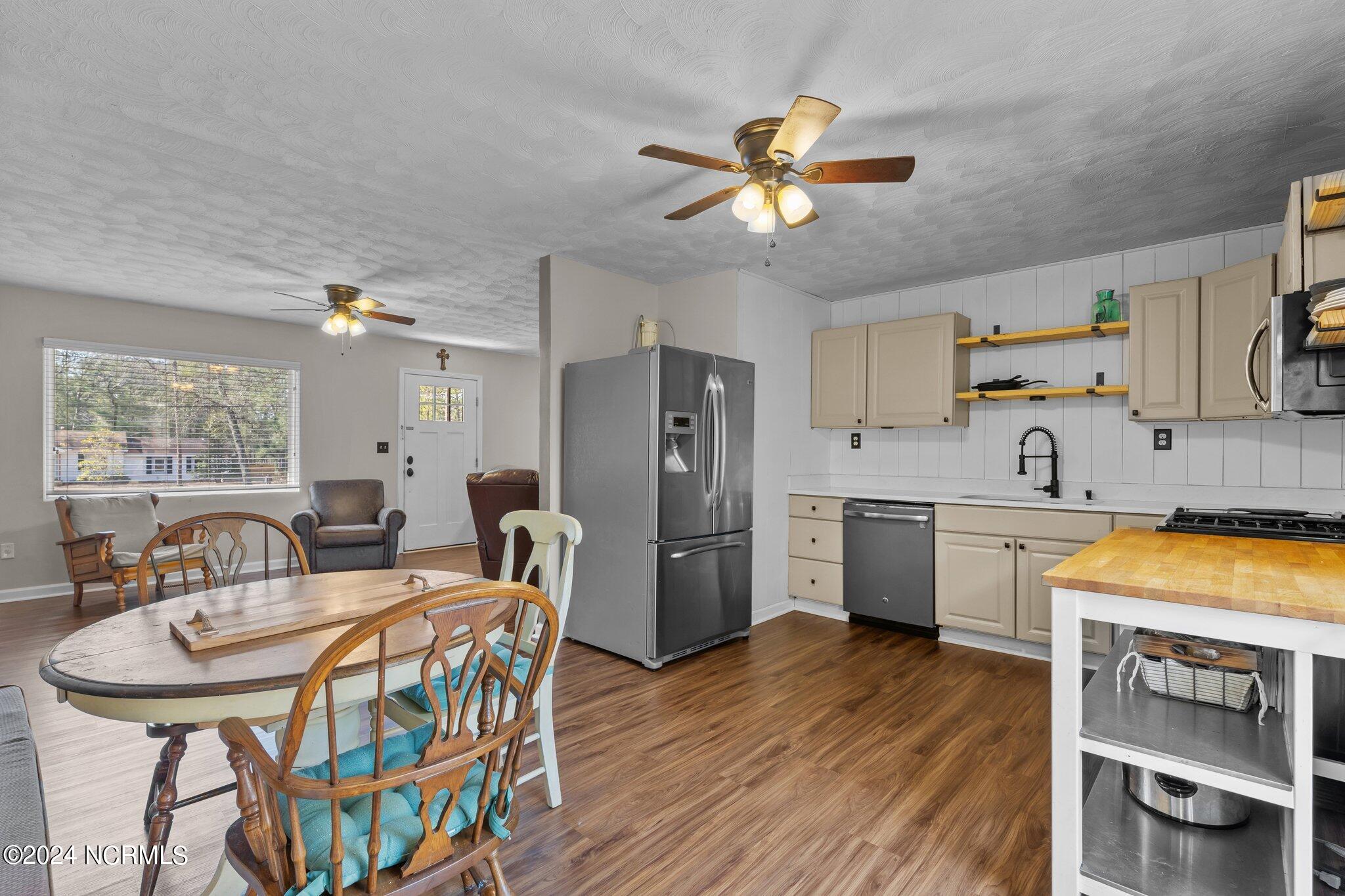 620 E New England Avenue