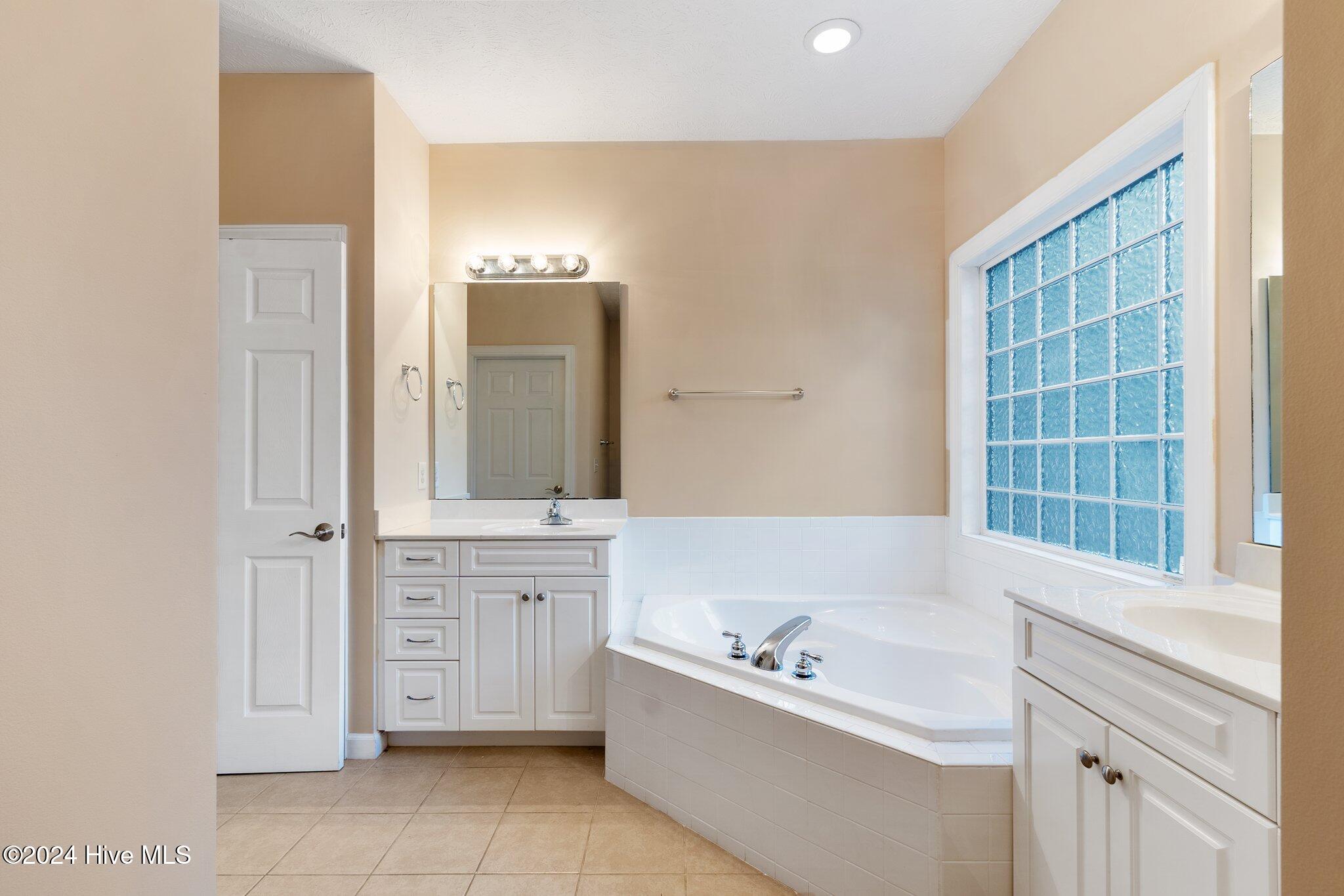 180 Diamondhead Drive S