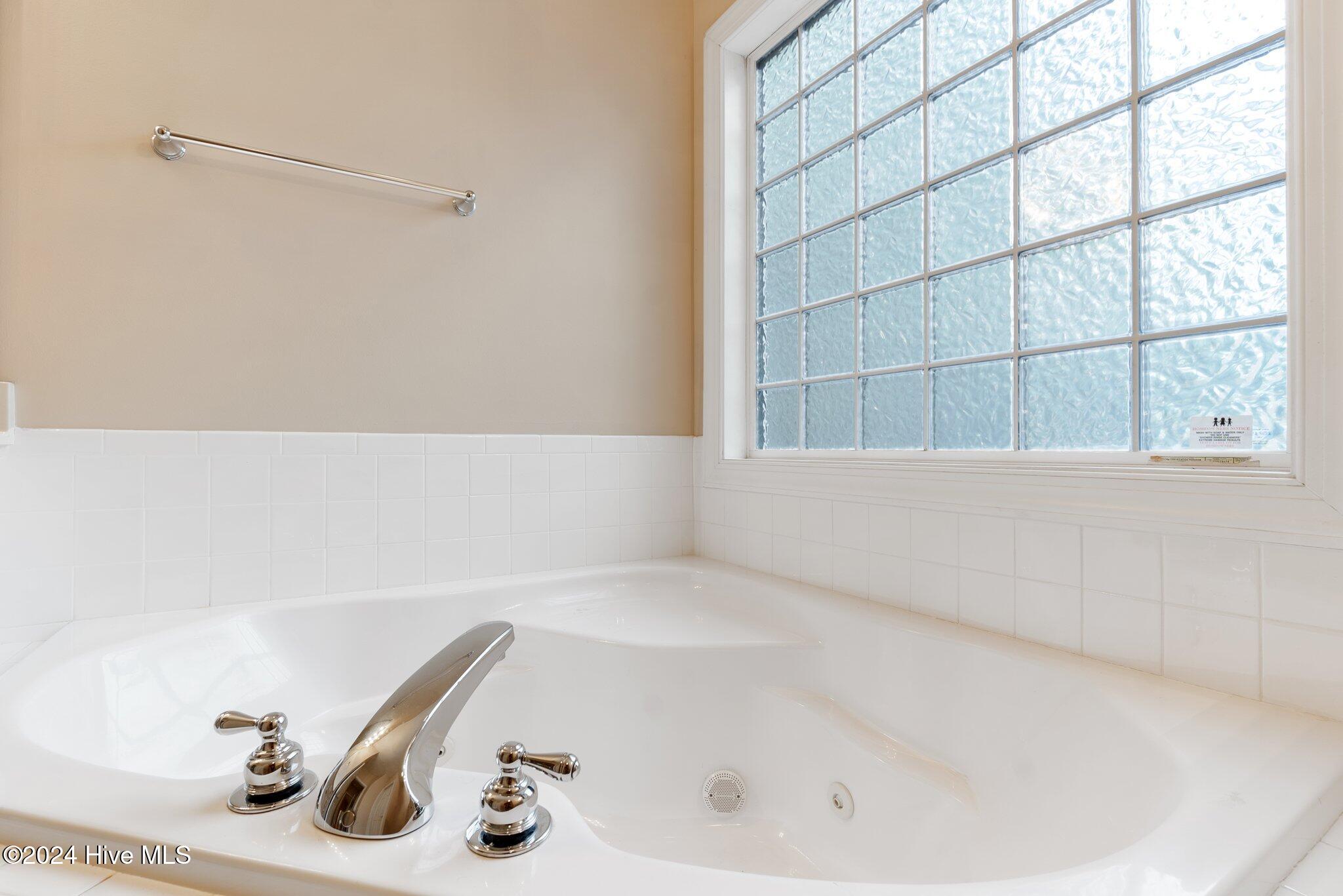 180 Diamondhead Drive S