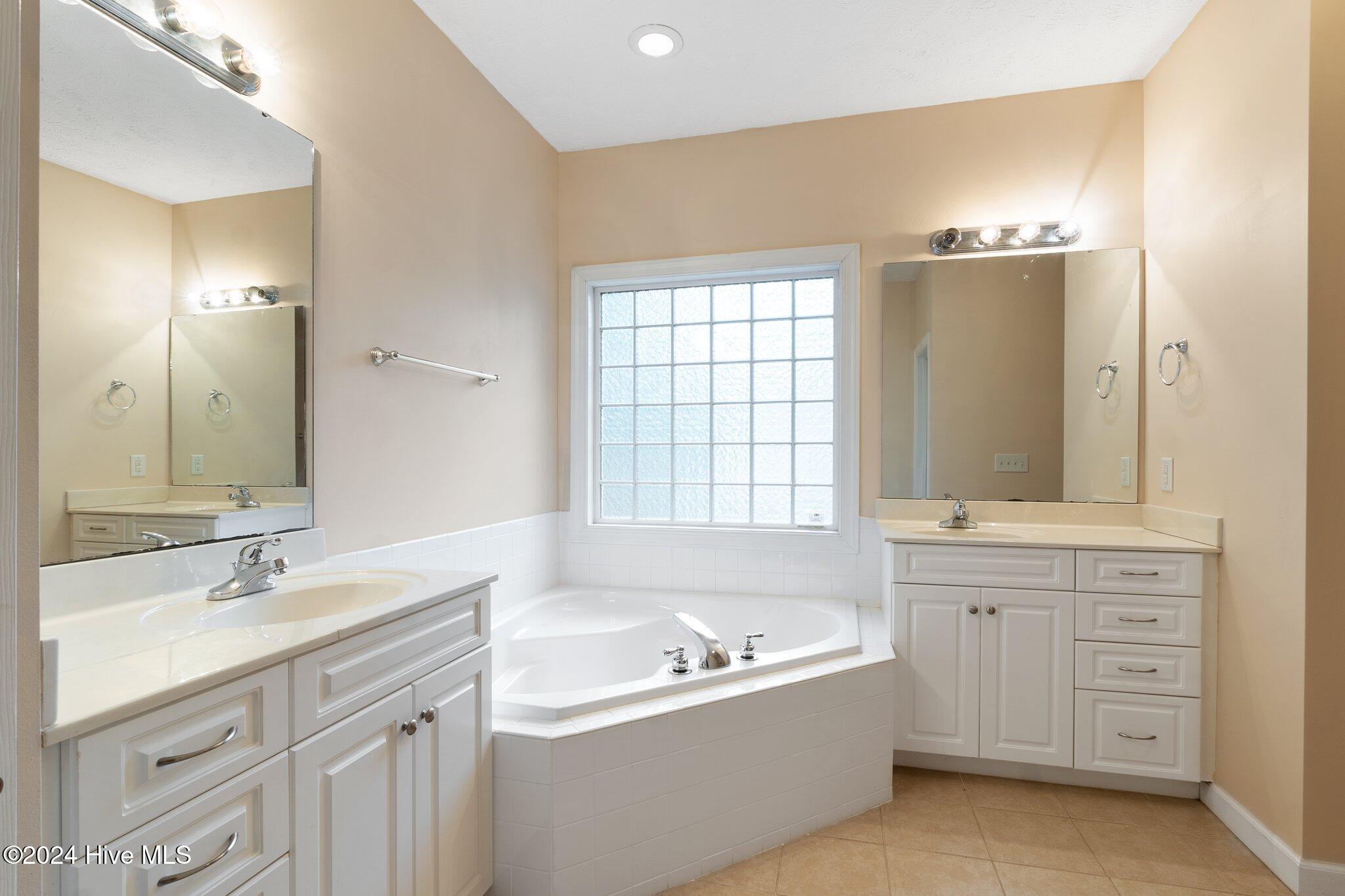 180 Diamondhead Drive S