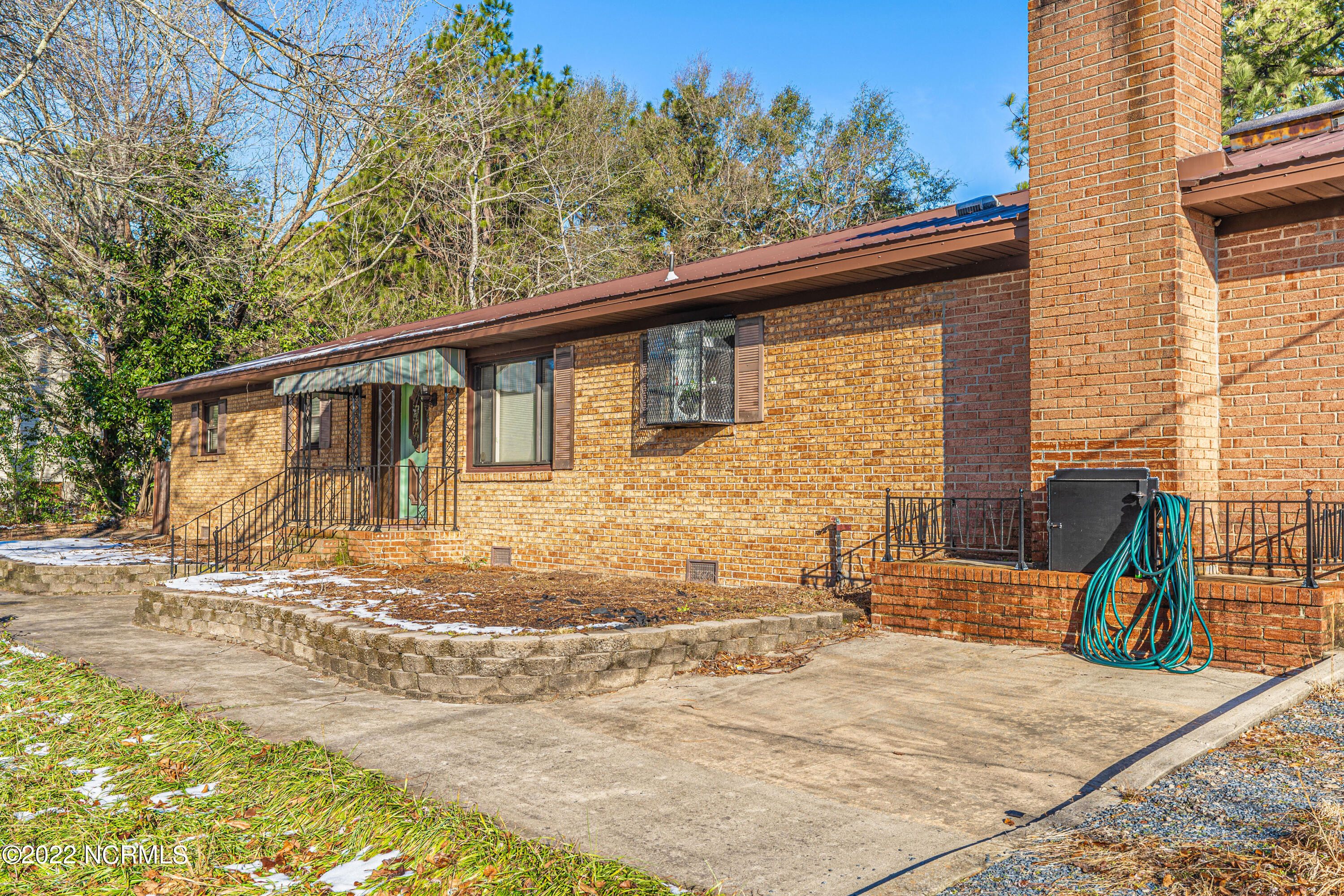 707 E L Ives Drive