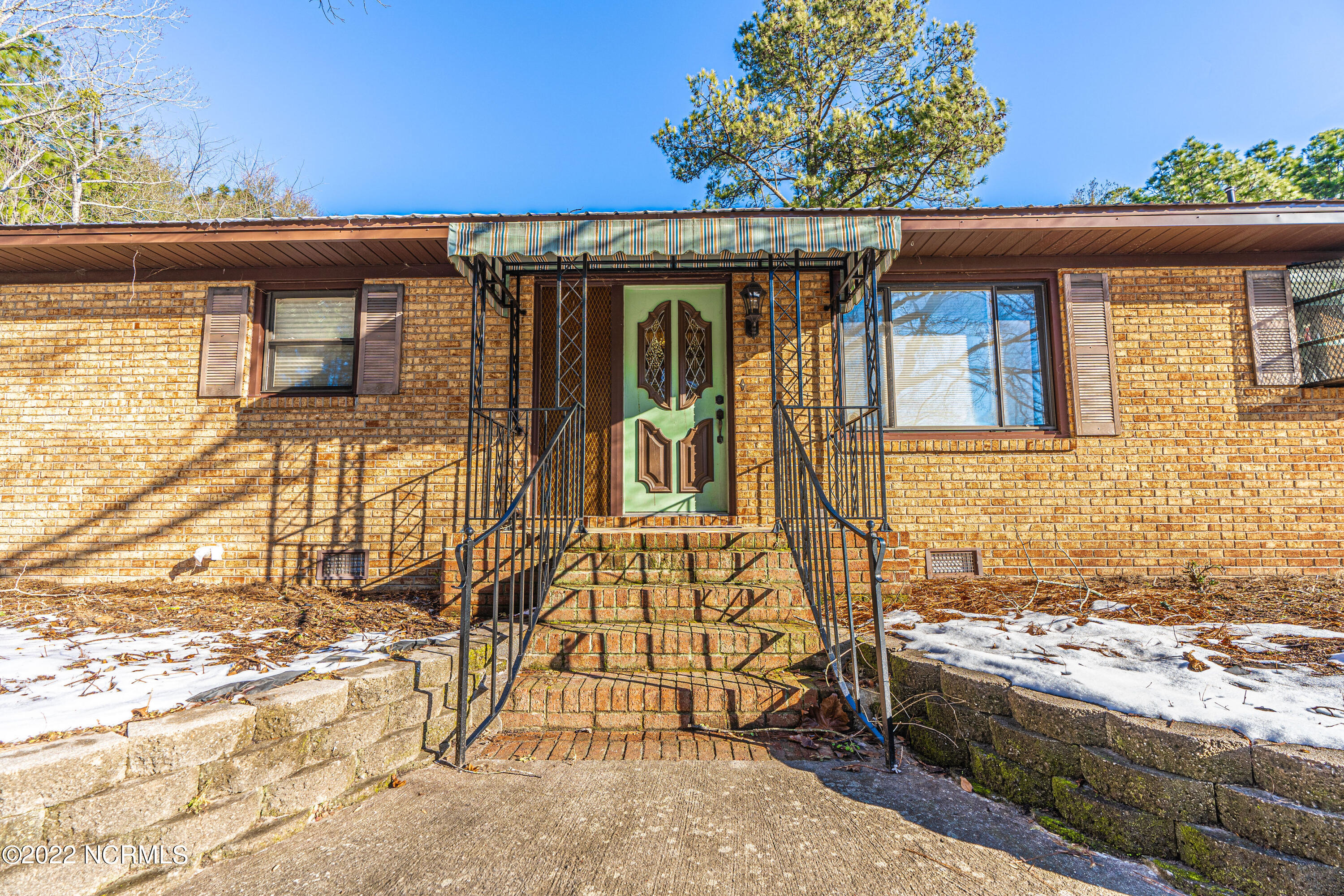 707 E L Ives Drive