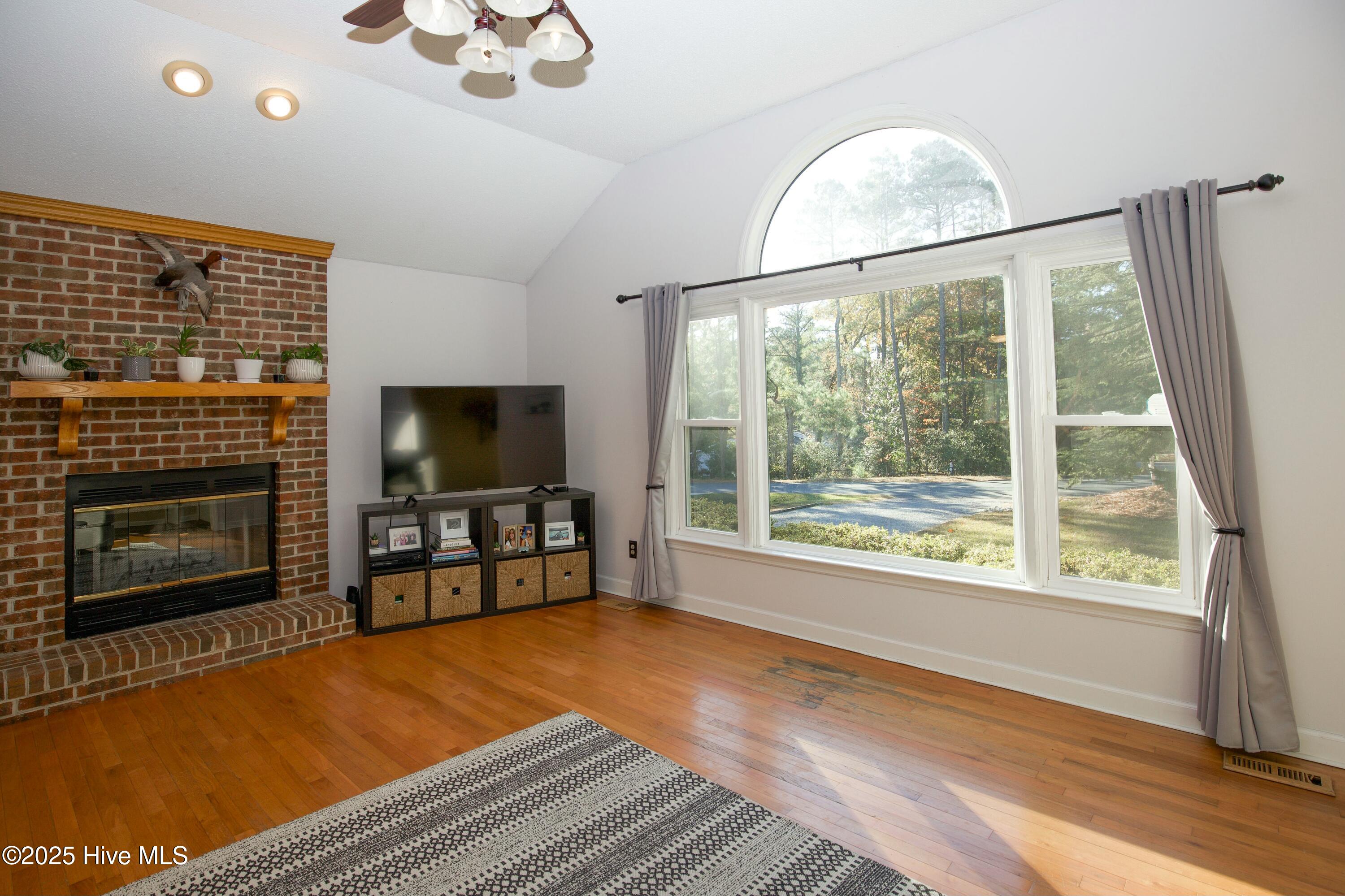 109 Selkirk Trail