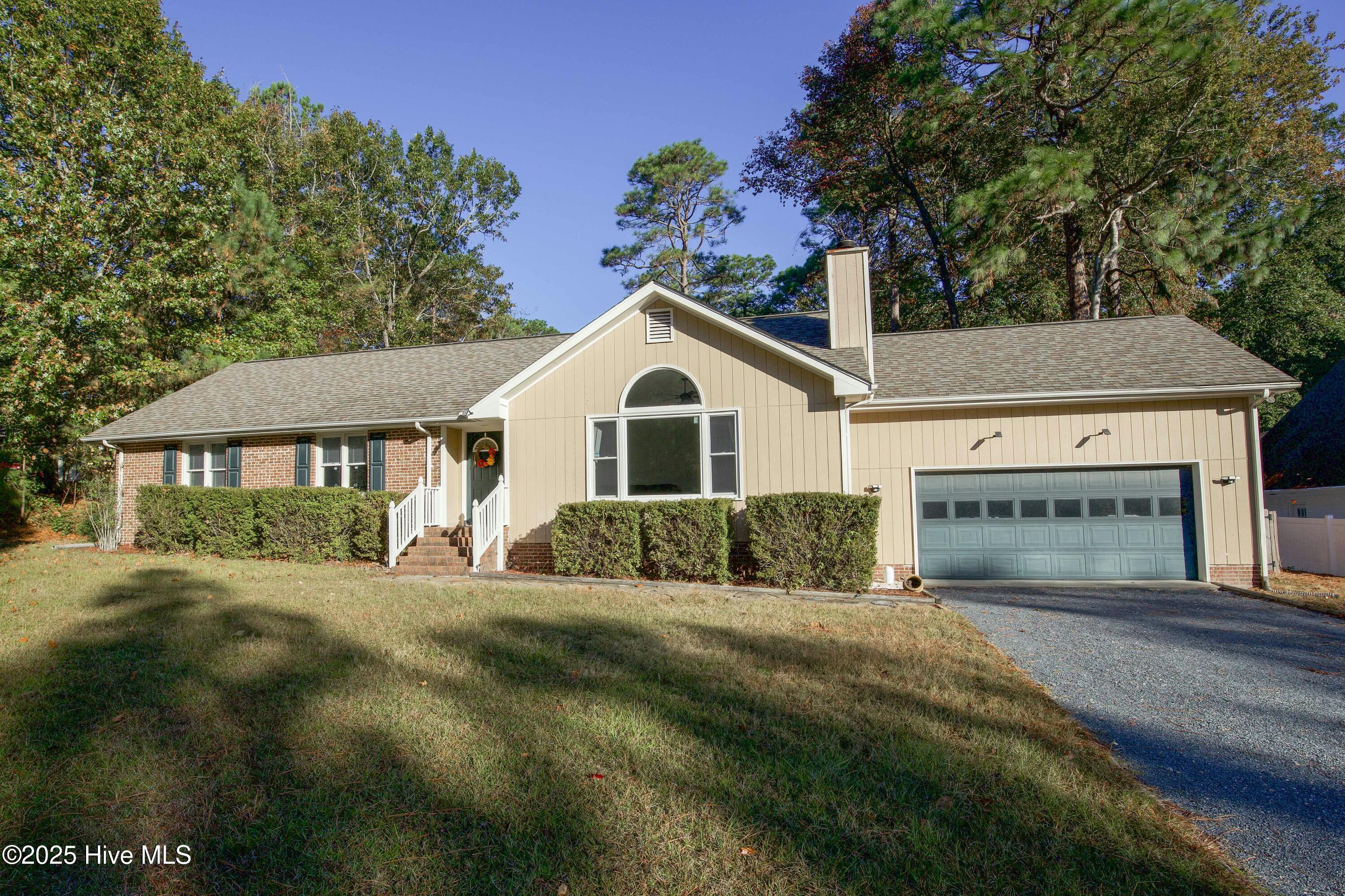 109 Selkirk Trail