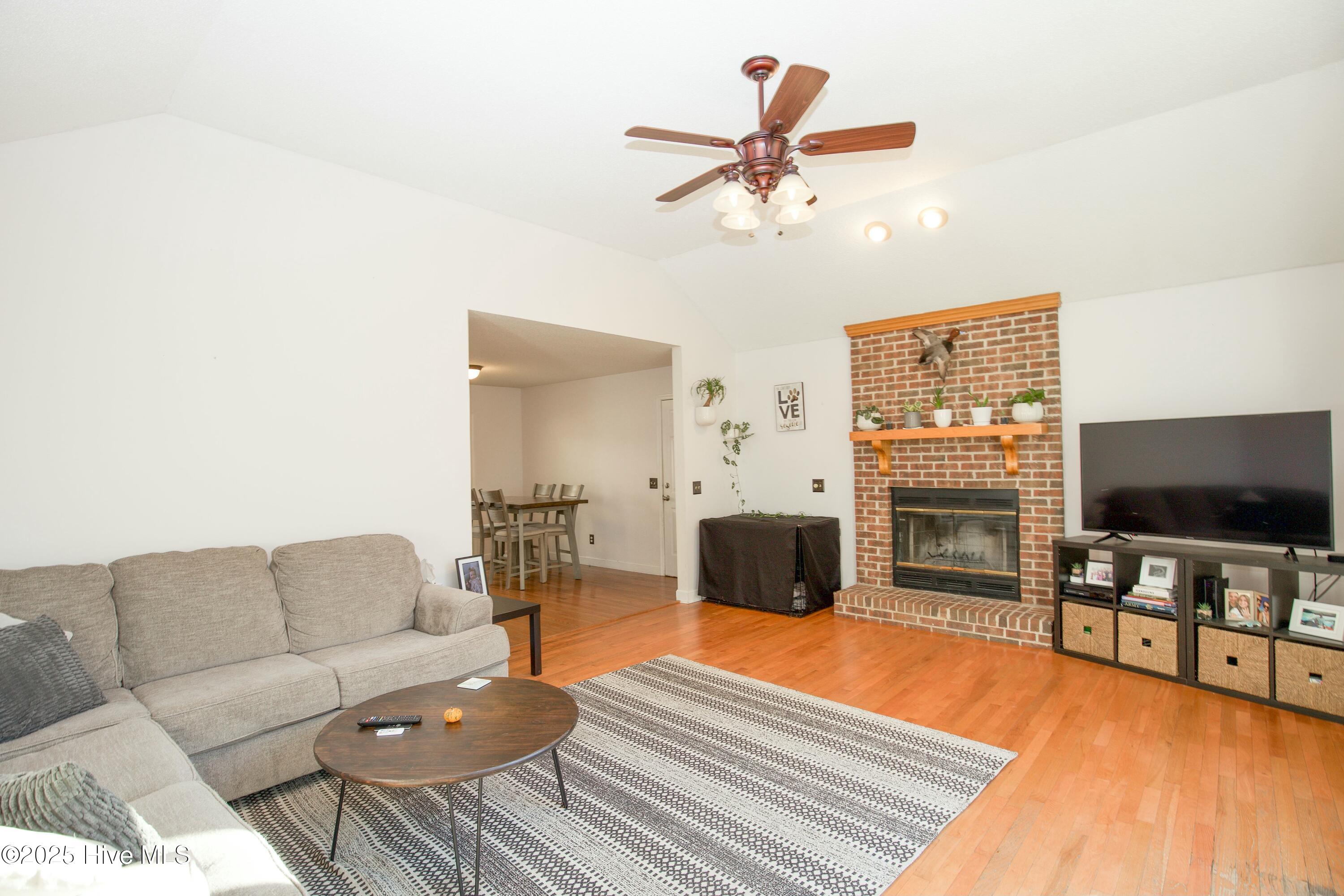 109 Selkirk Trail