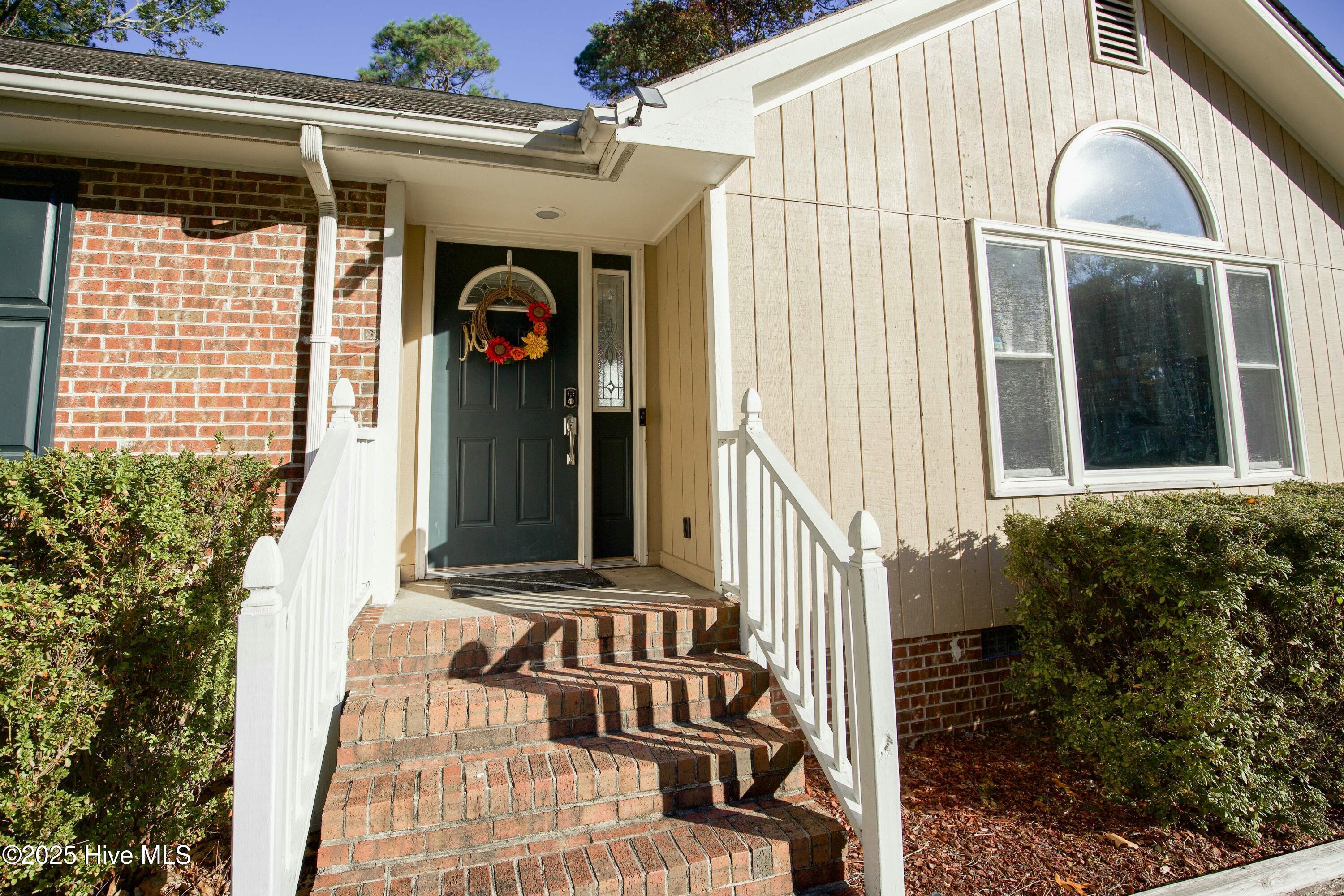 109 Selkirk Trail