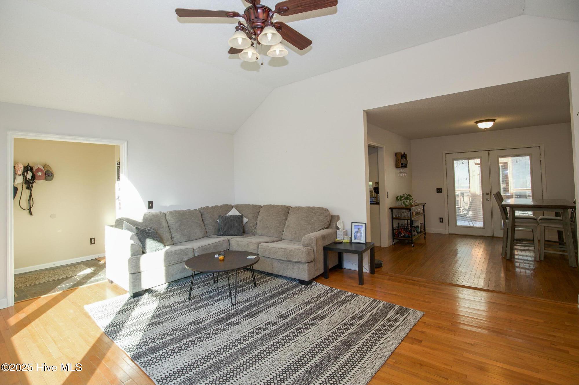 109 Selkirk Trail