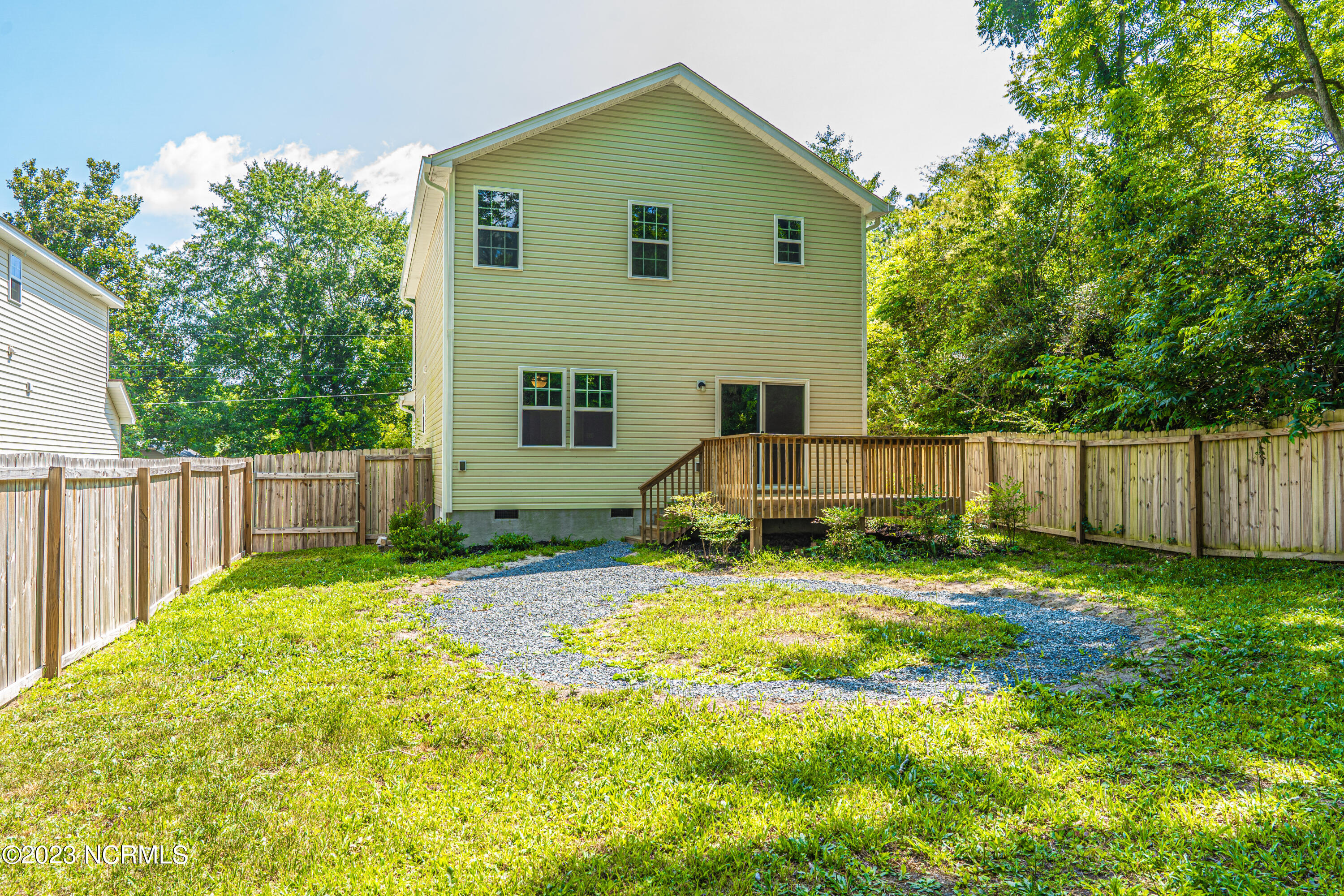 1040 W Indiana Avenue