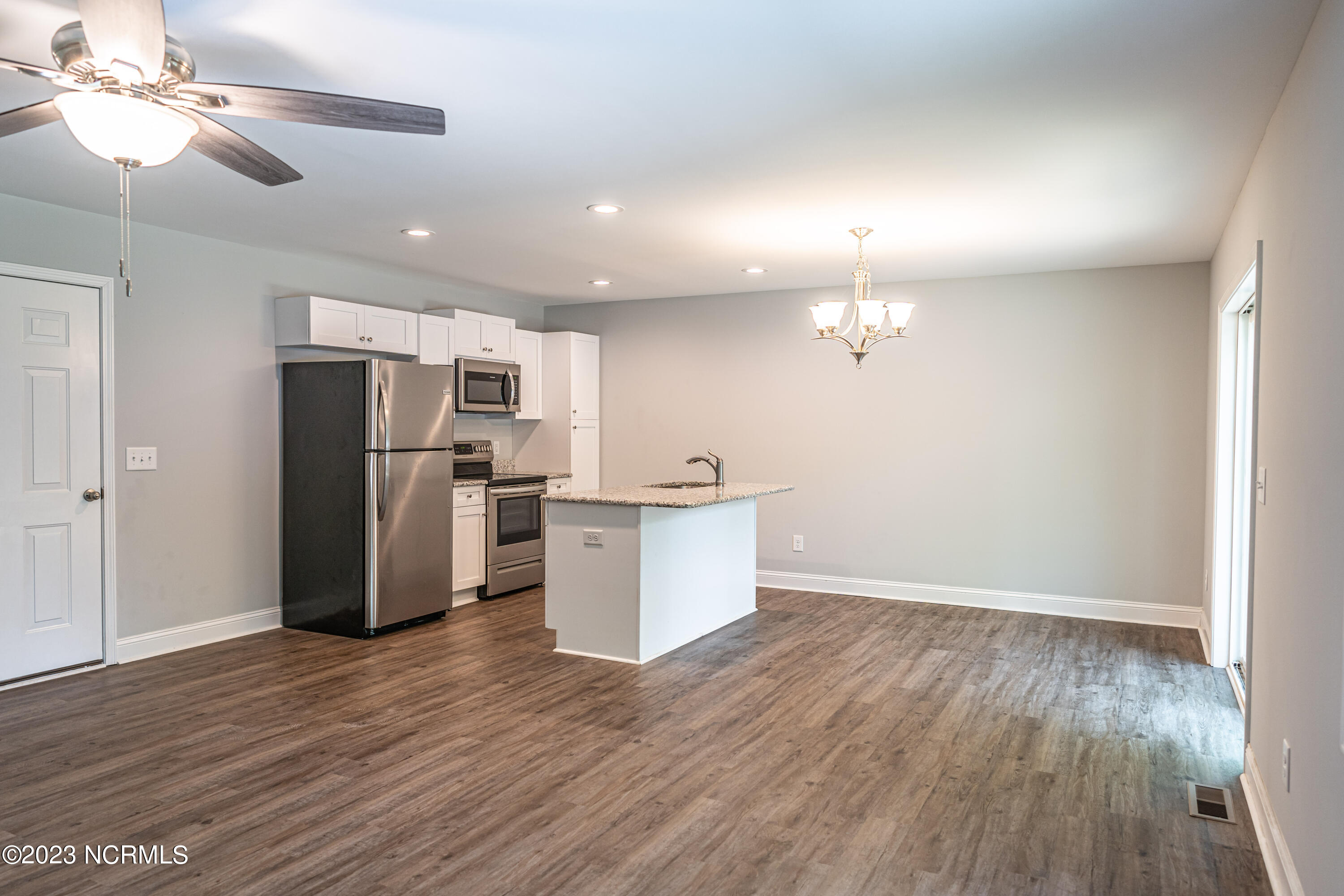 1040 W Indiana Avenue