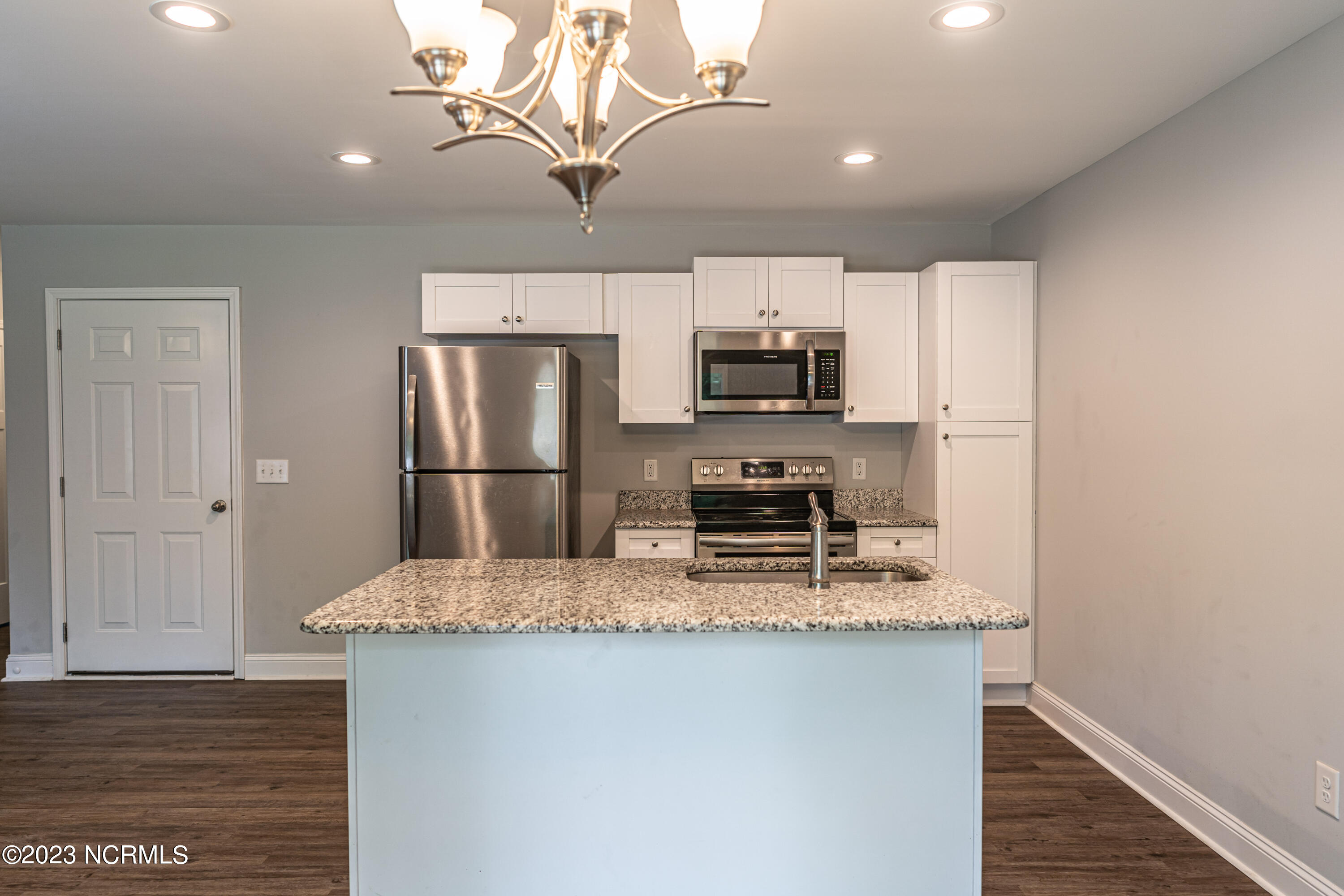 1040 W Indiana Avenue