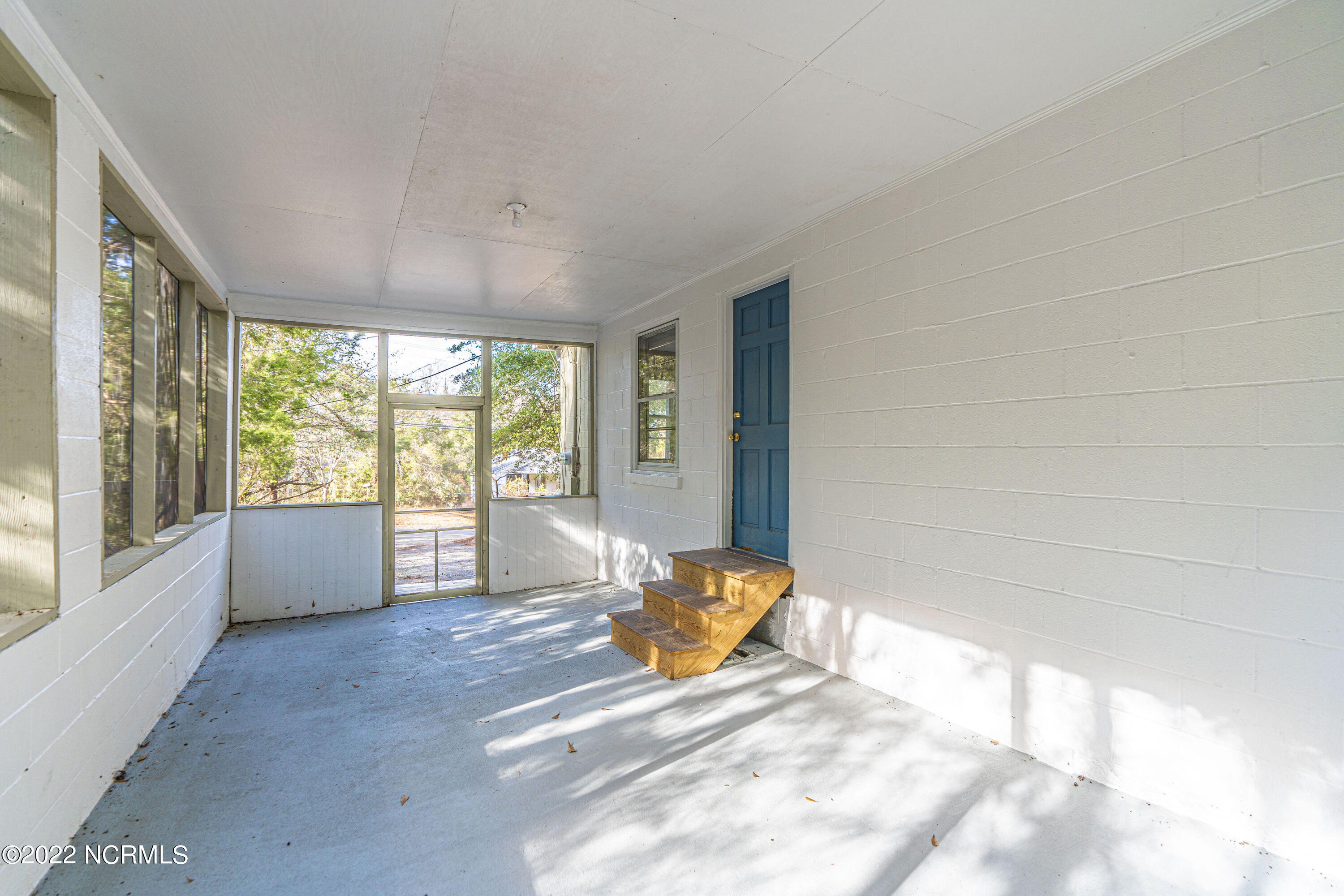 885 S Stephens Street