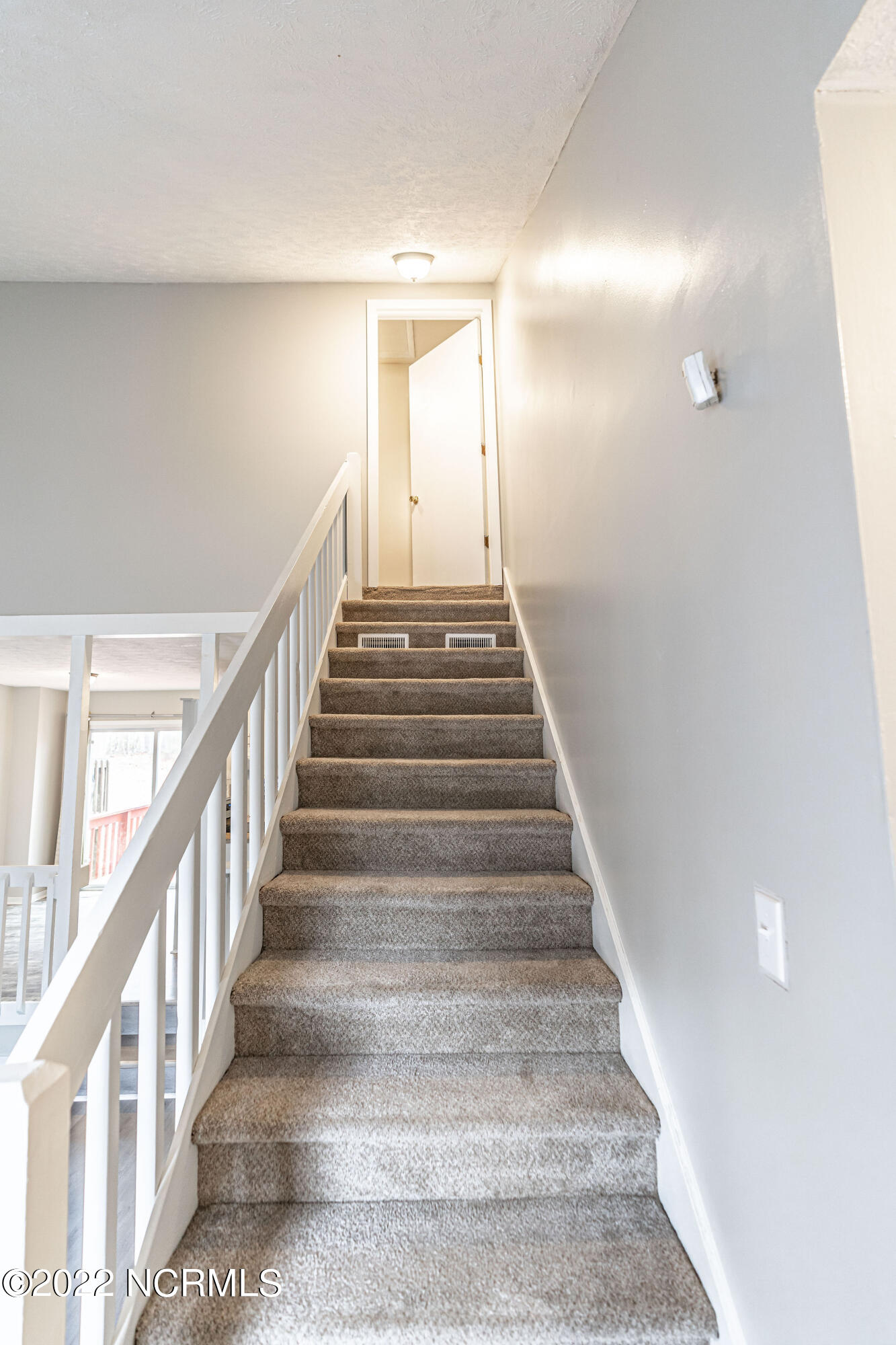 6484 Kelmscot Court