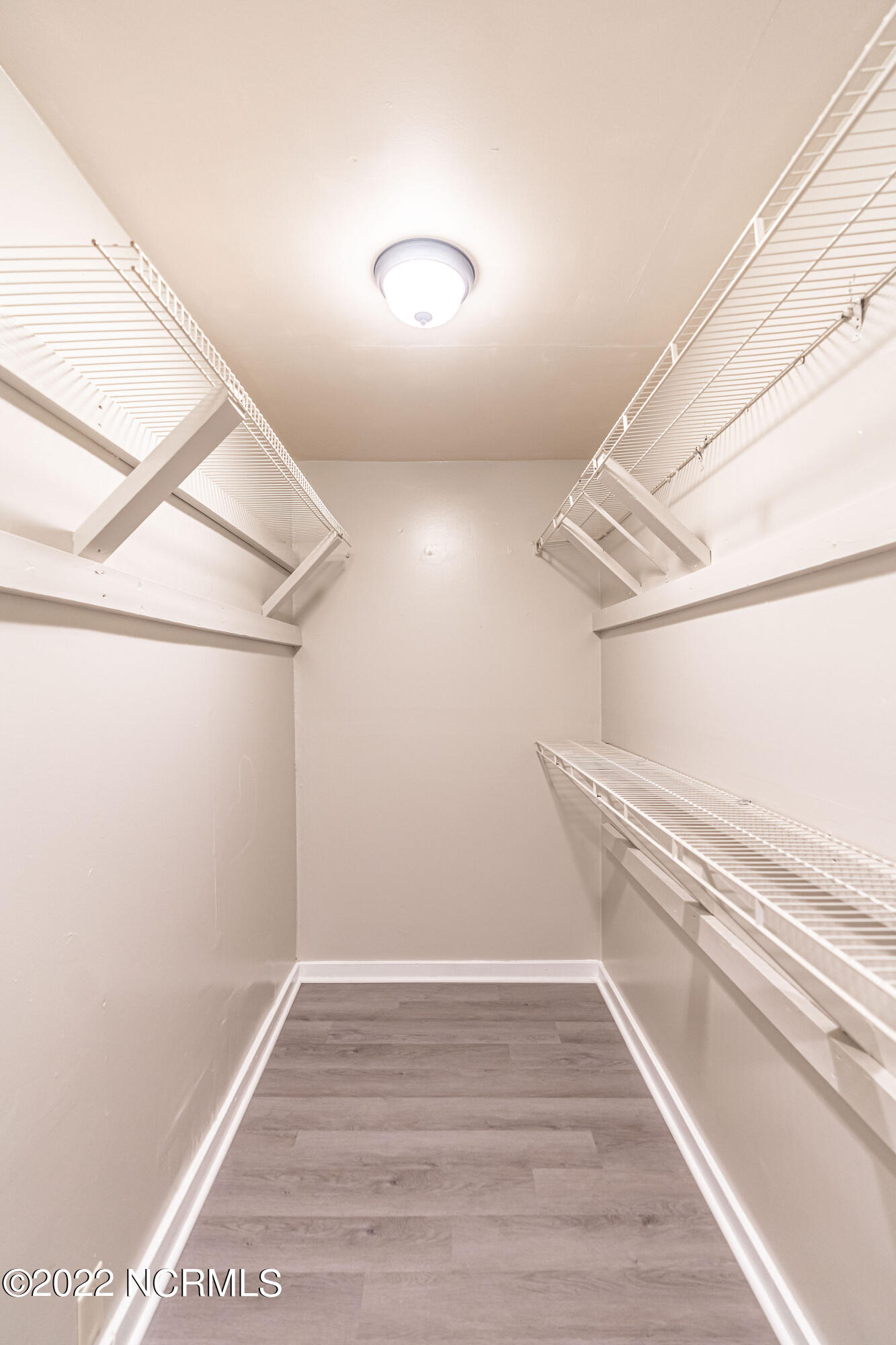 6484 Kelmscot Court
