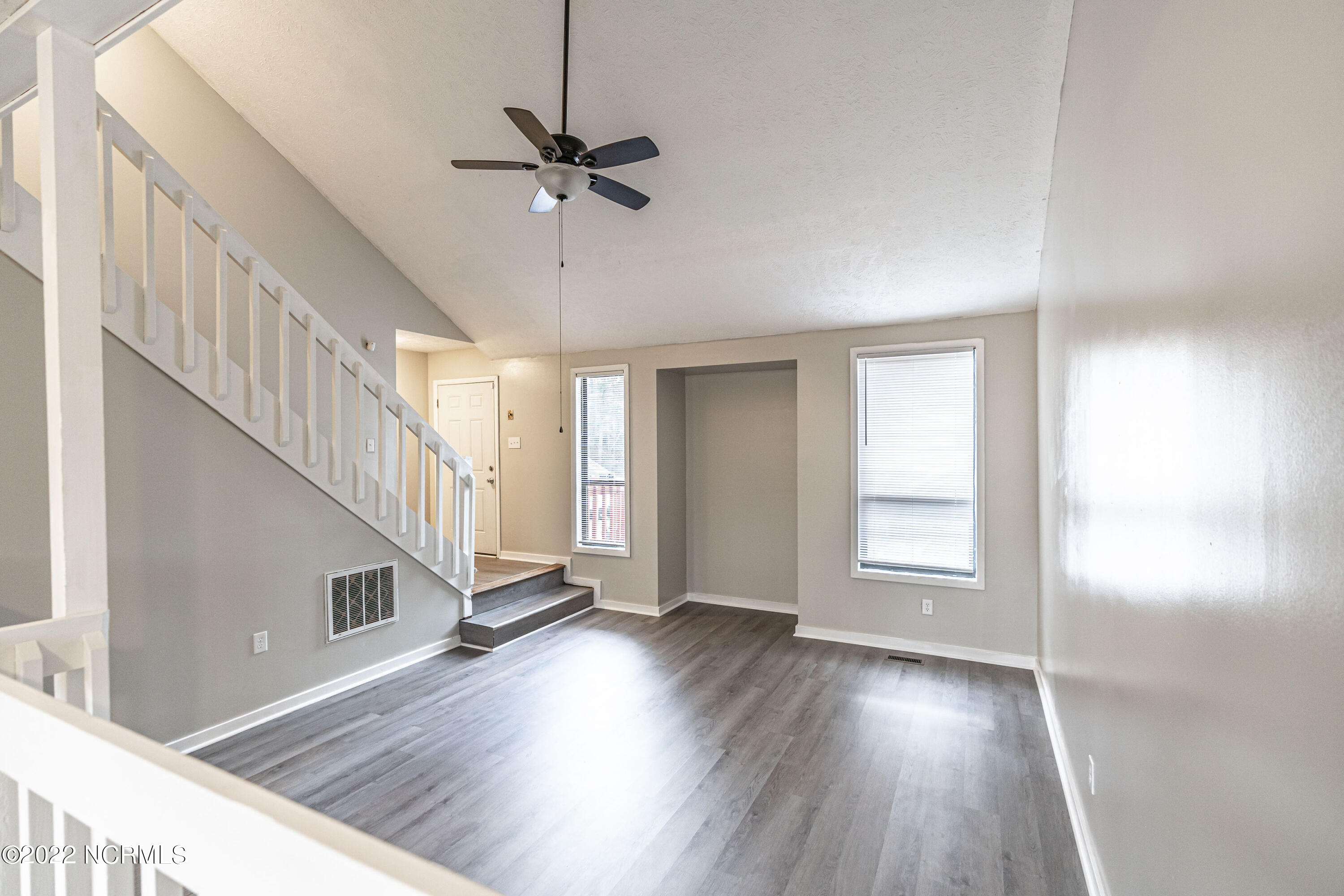 6484 Kelmscot Court