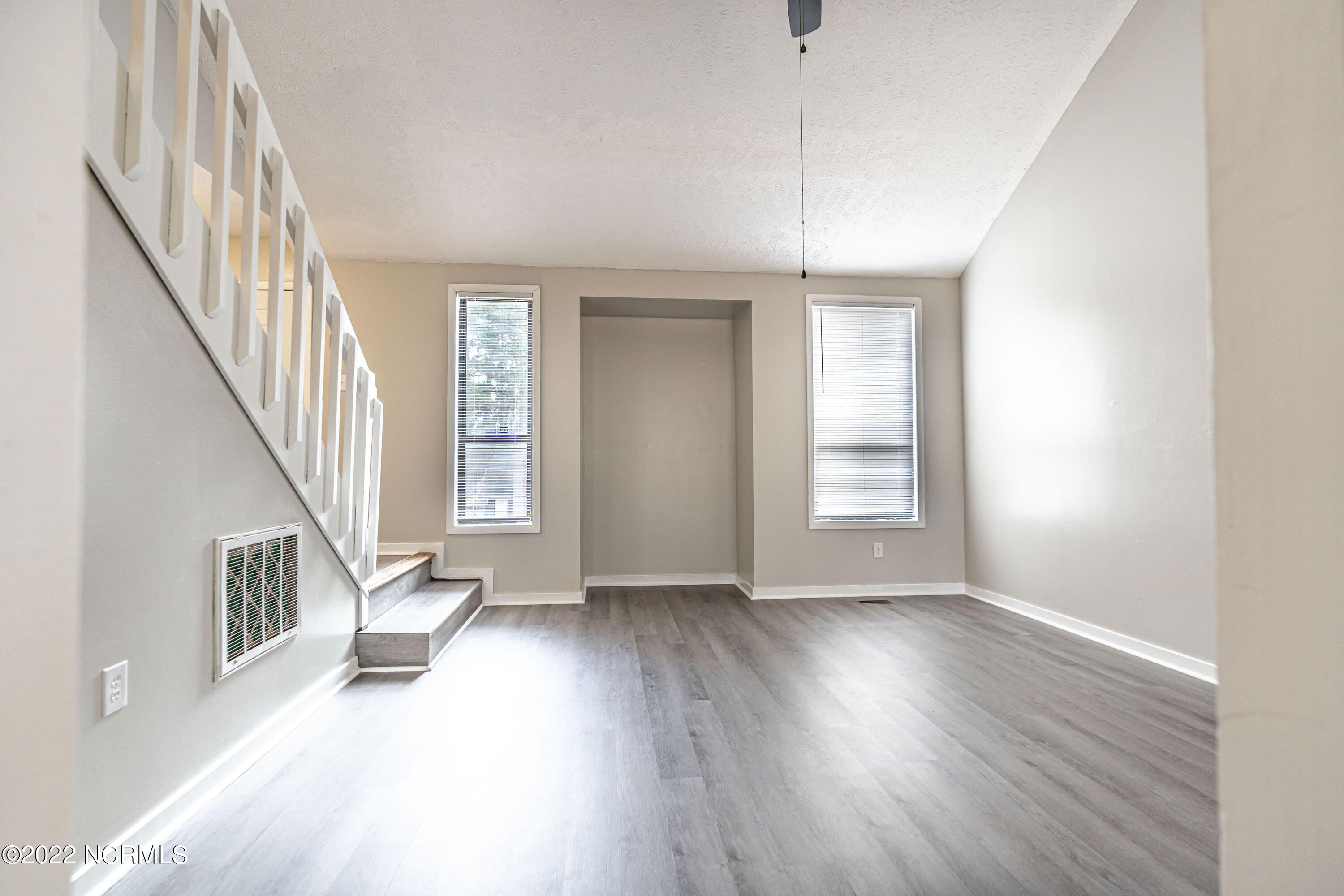 6484 Kelmscot Court