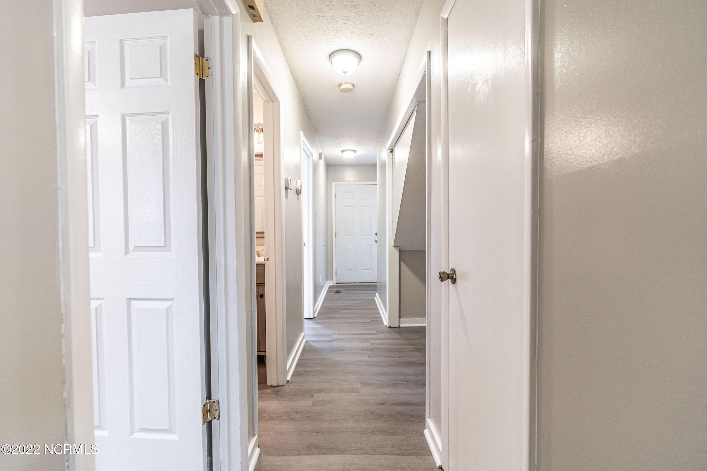 6484 Kelmscot Court
