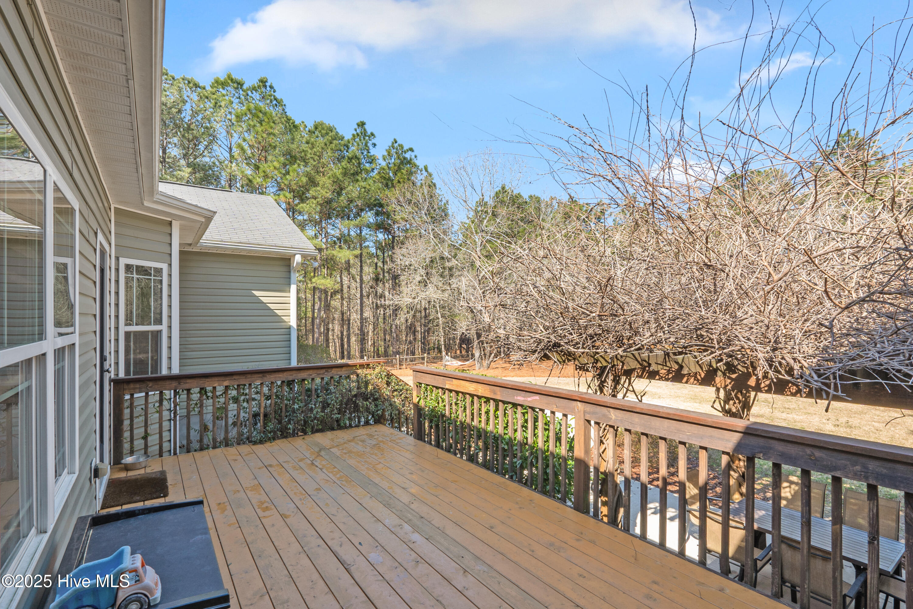 303 Queens Cove Way