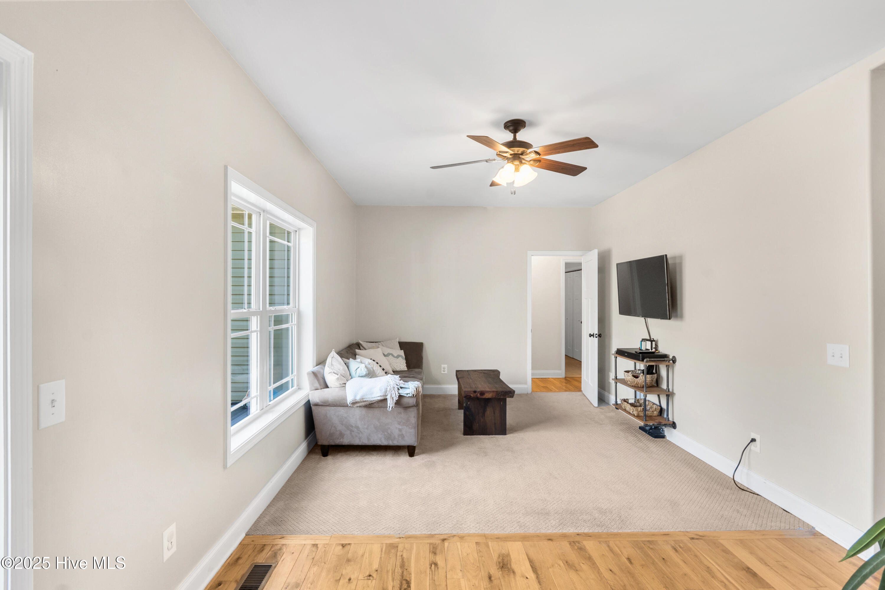 303 Queens Cove Way
