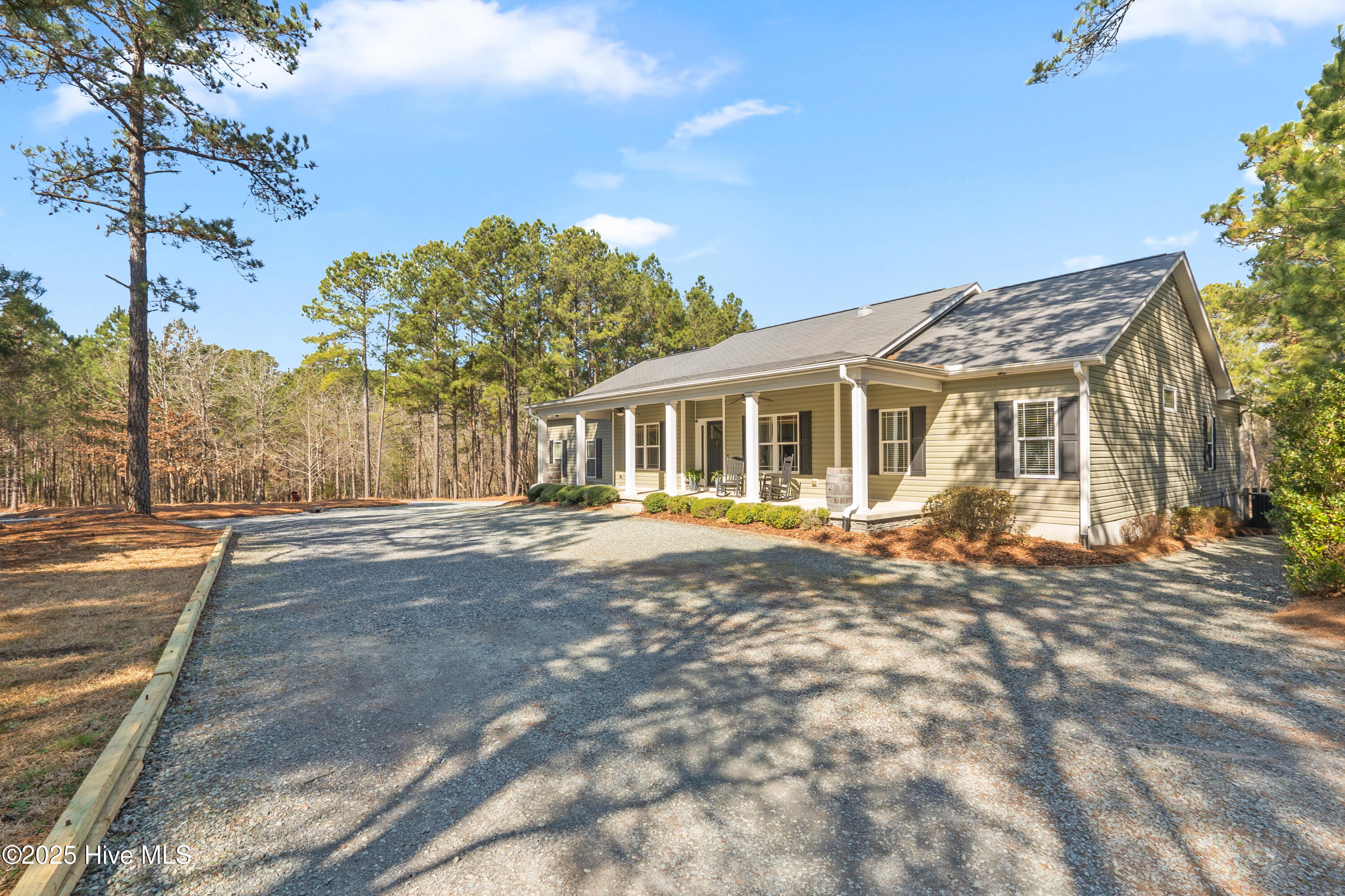303 Queens Cove Way