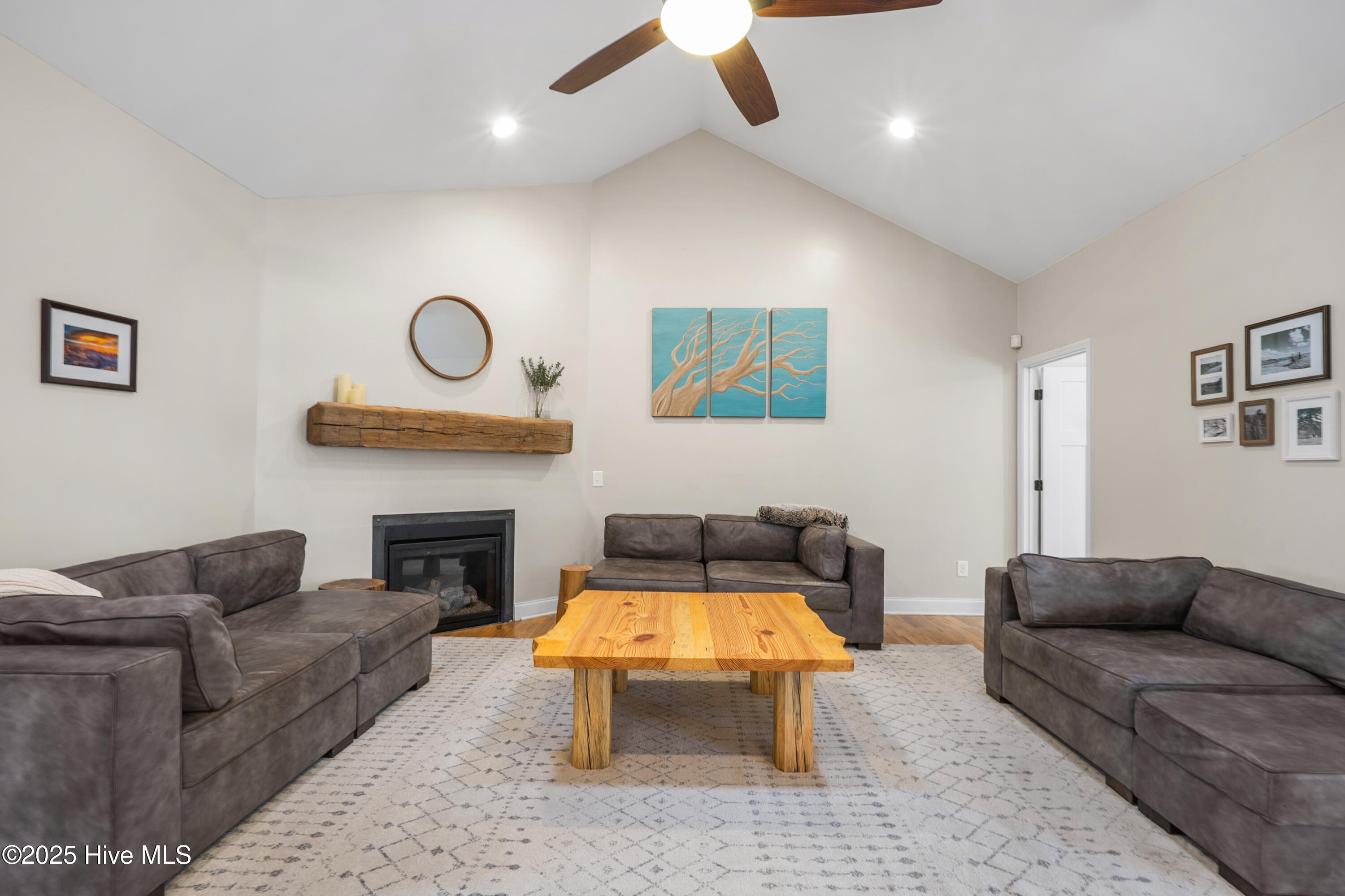 303 Queens Cove Way