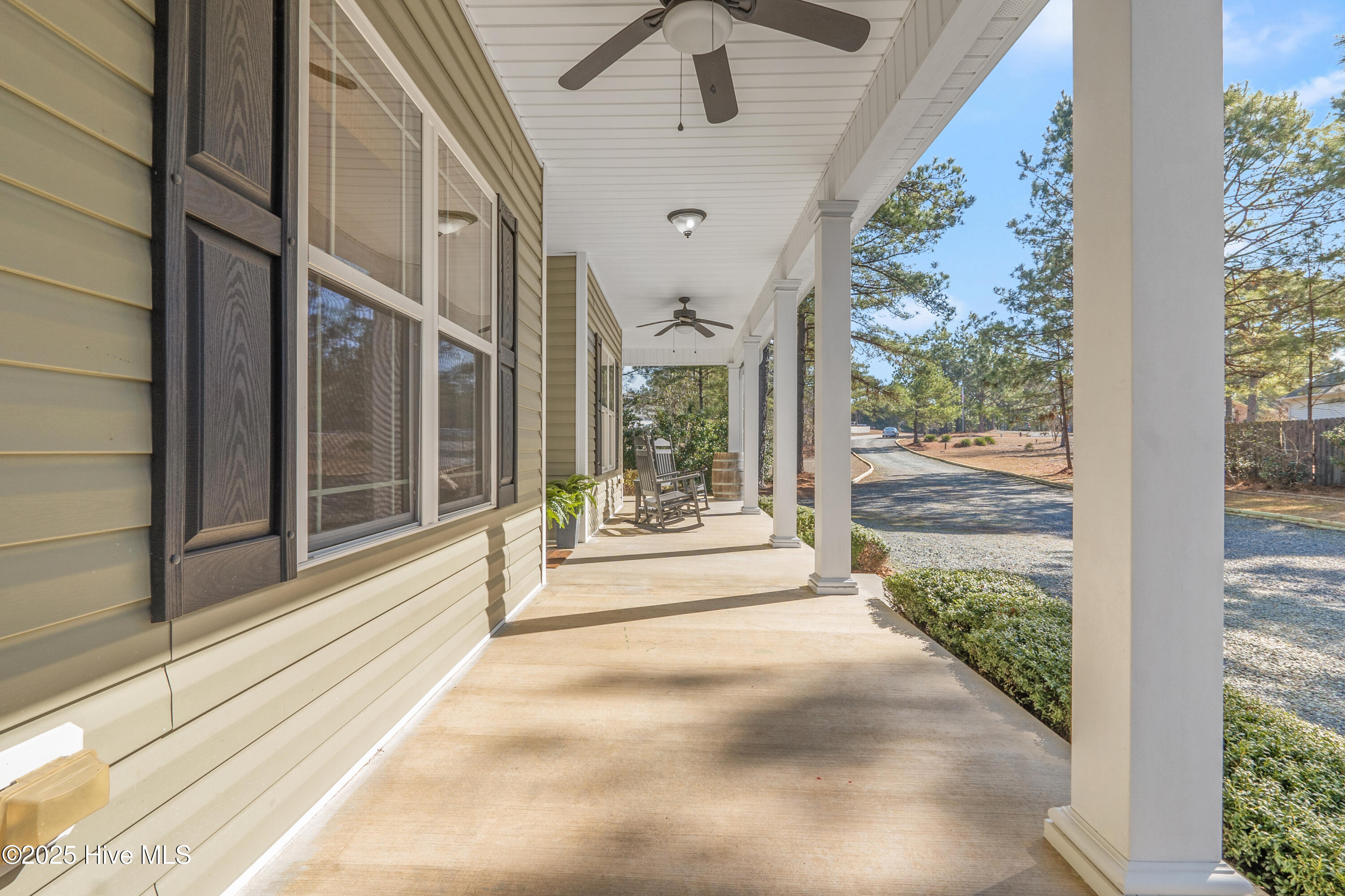 303 Queens Cove Way