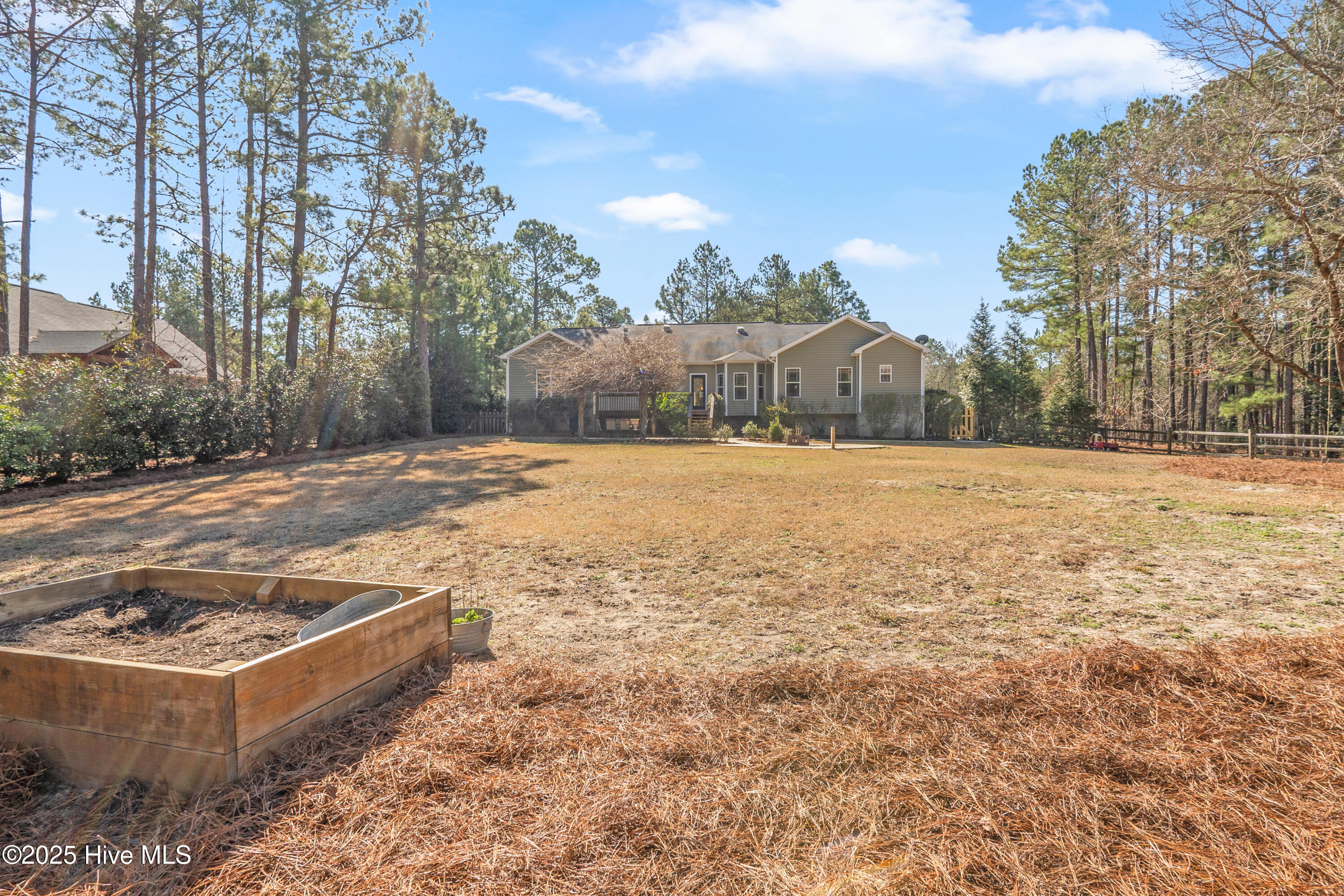303 Queens Cove Way